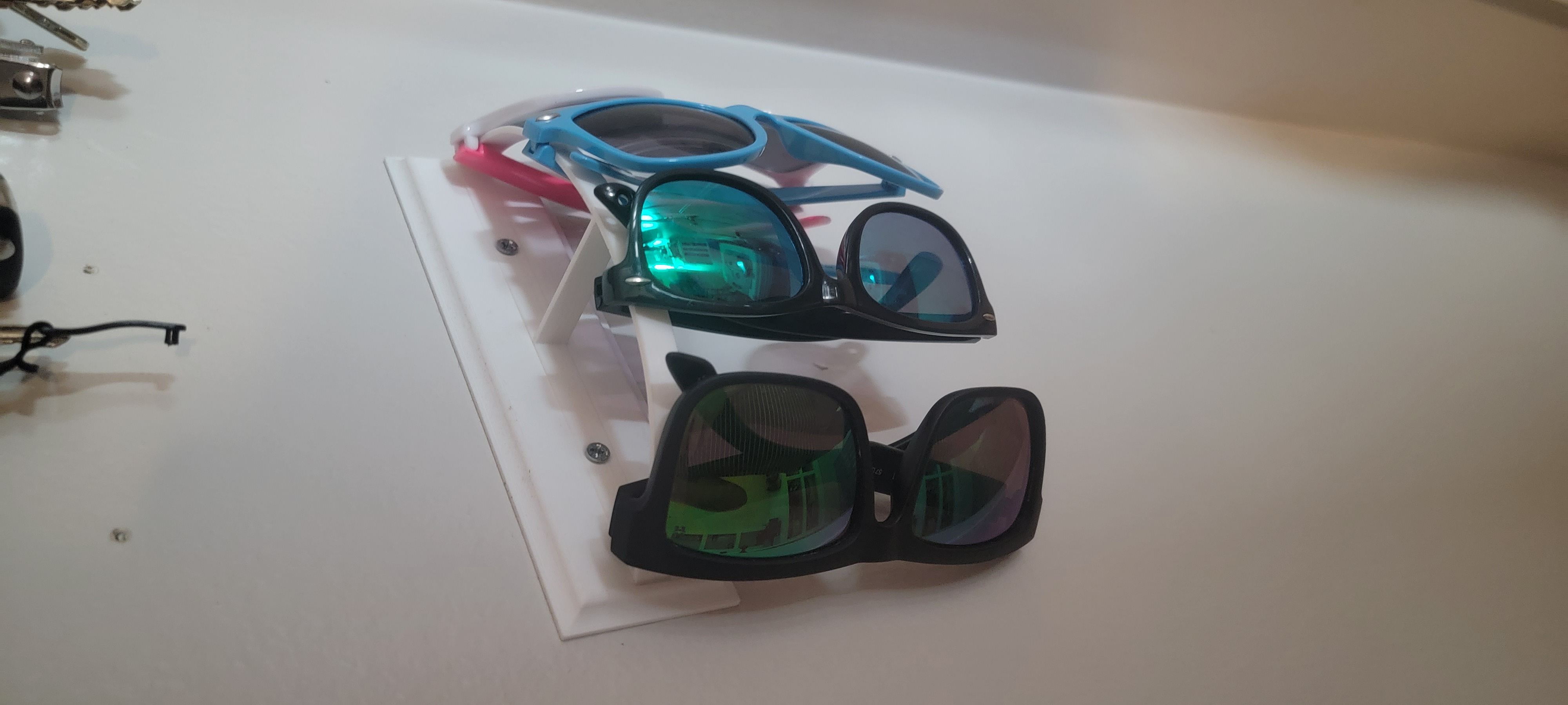 Wall mount Sunglasses Holder - photo 2