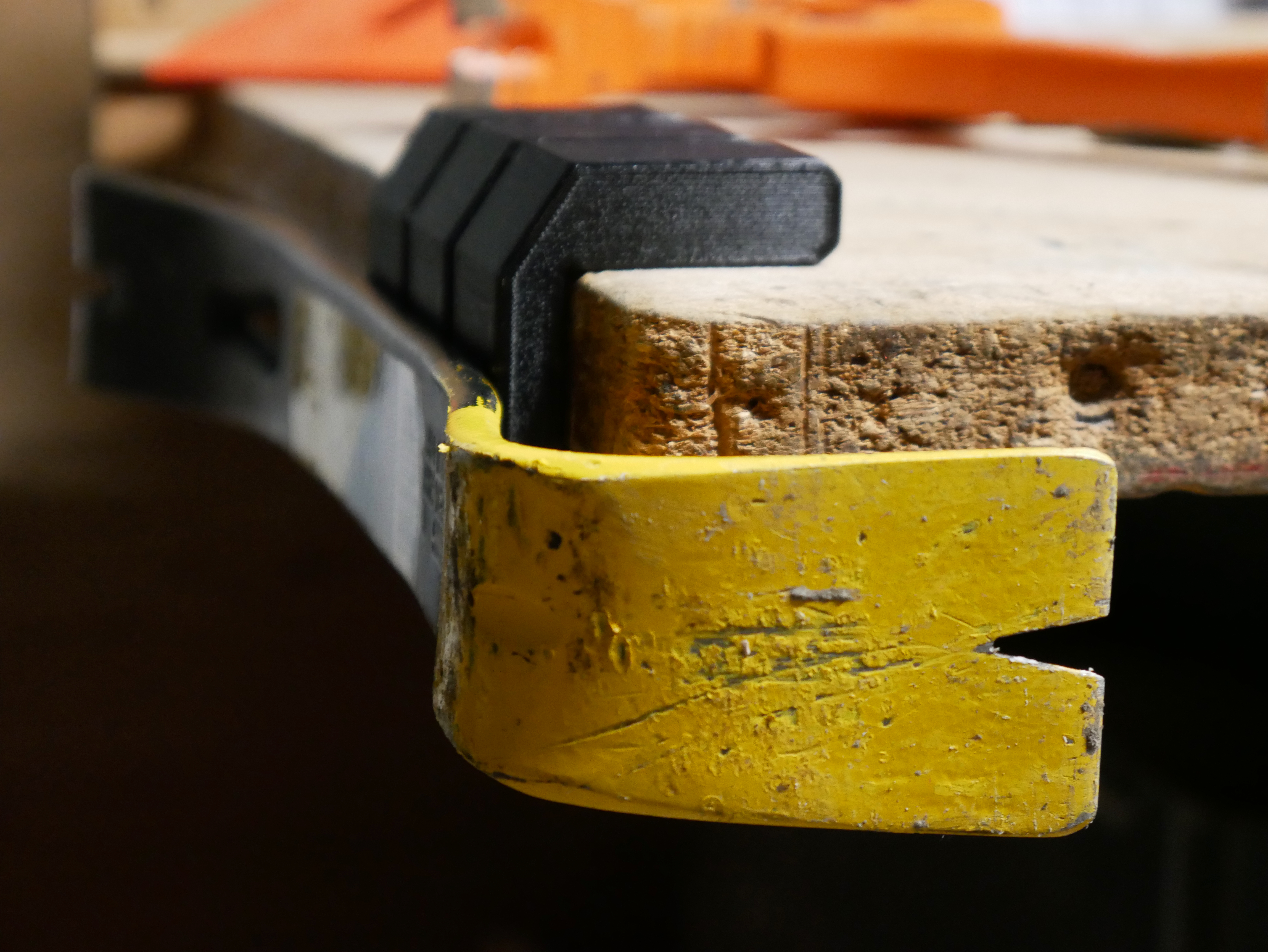 Magnetic table clamp - photo 2