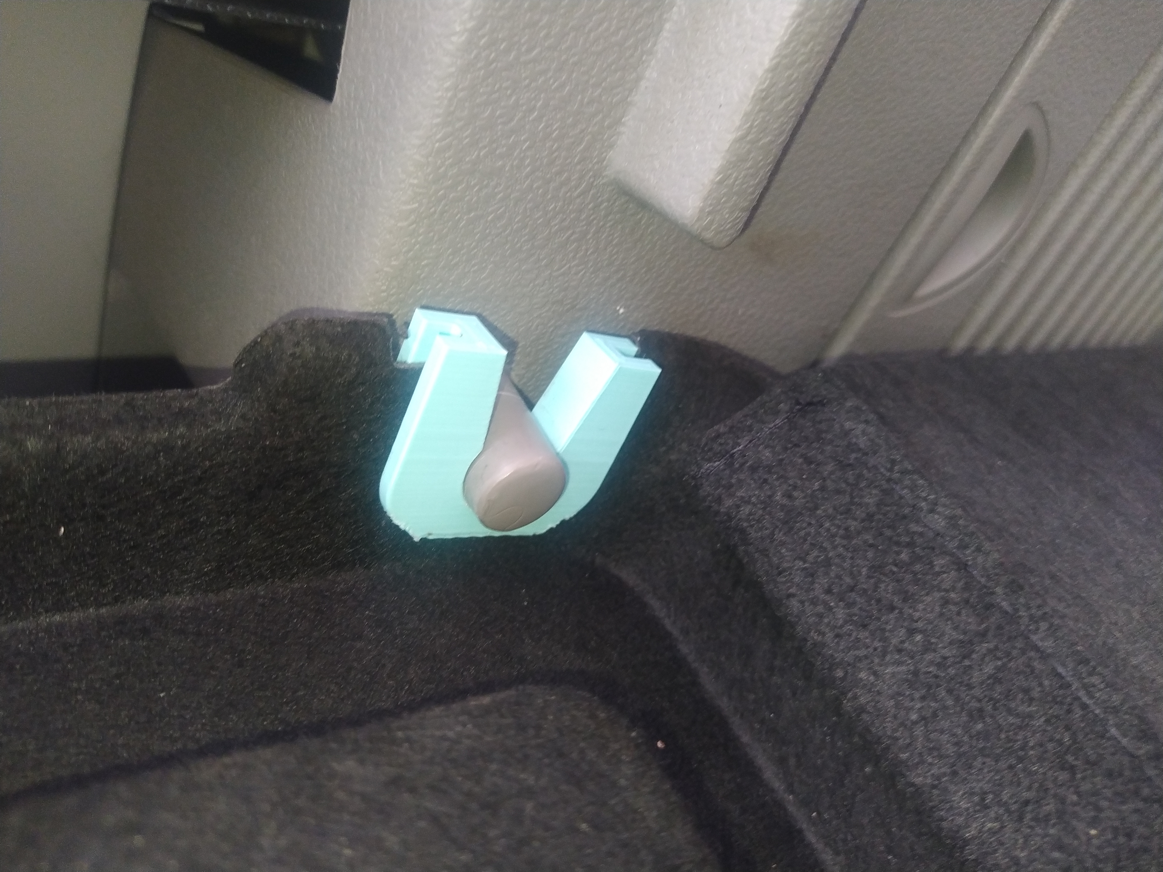 Renault Modus trunk parcel shelf clip replacement
