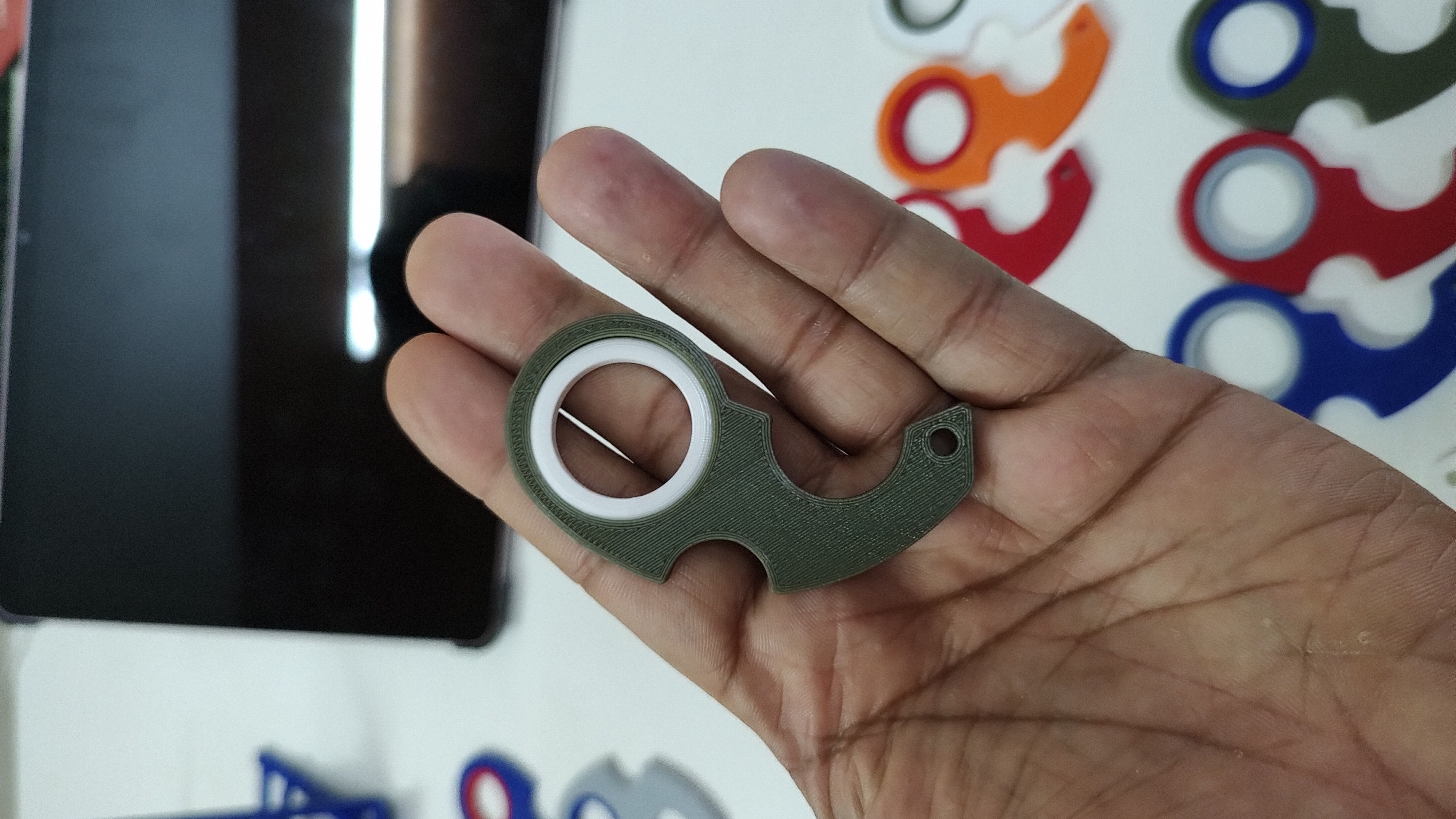 Karambit Spinner Keychain, with no bearing. - photo 3