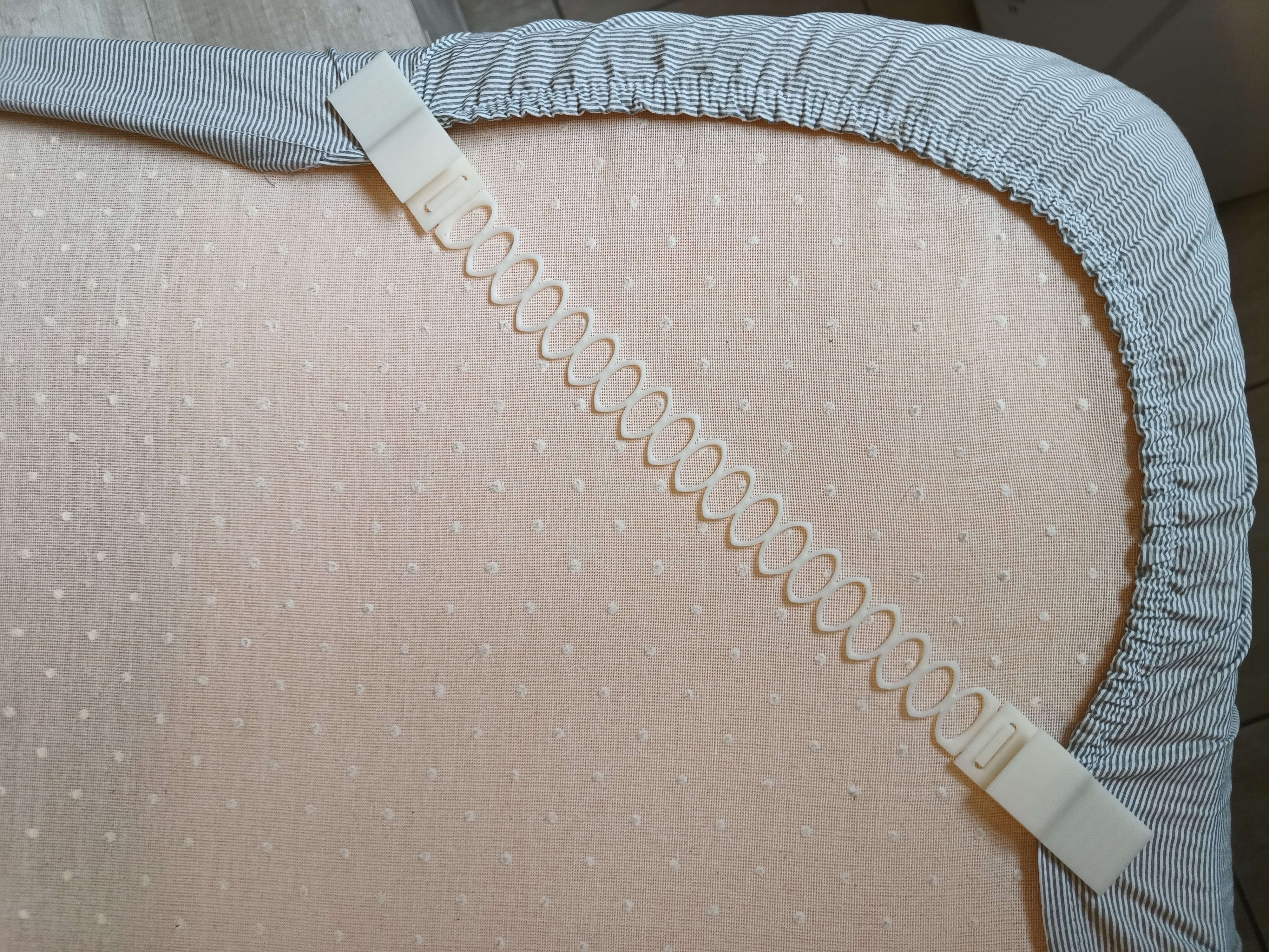 Bed sheet clip