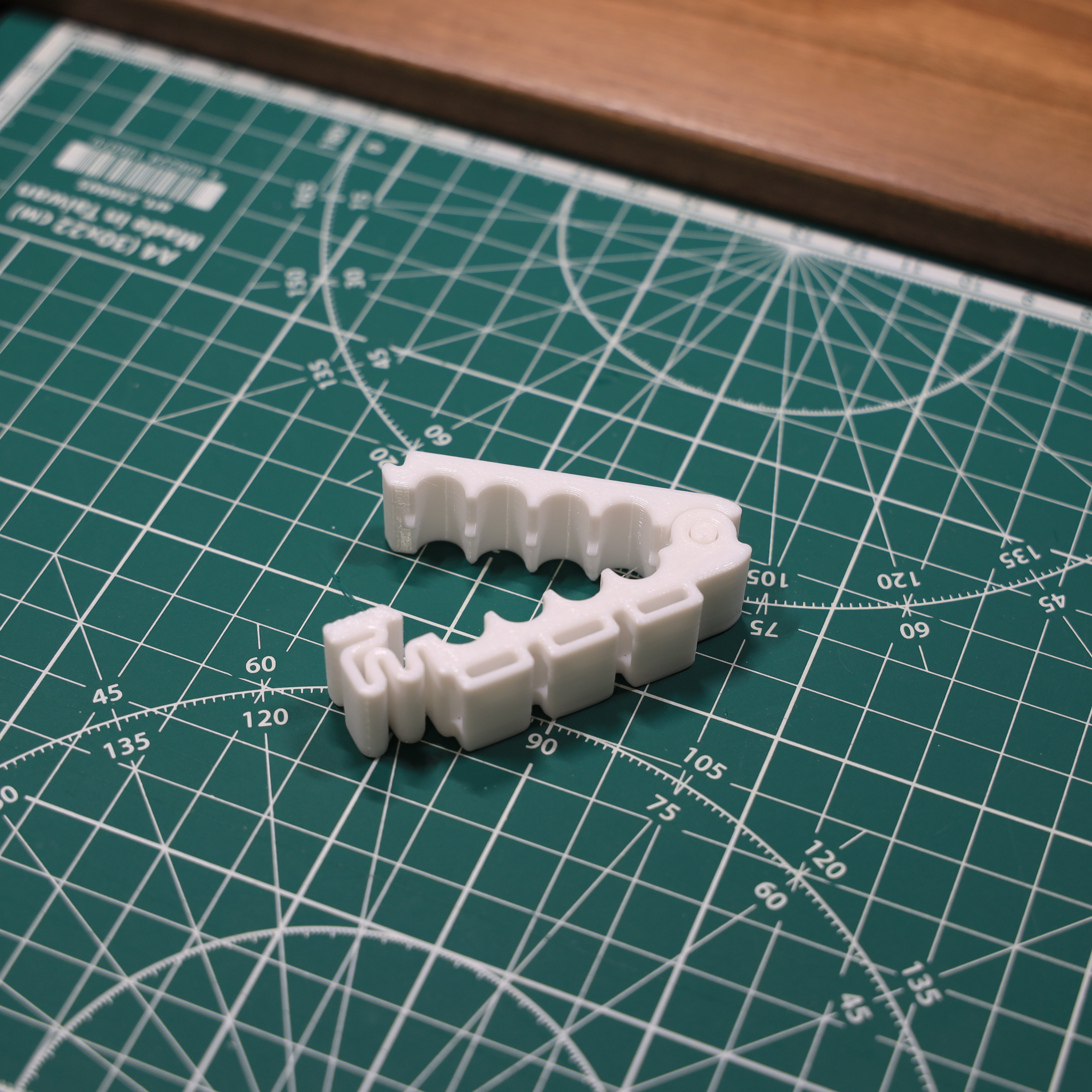 Strong Locking Cable Clip, Universal Desk Cable Holder - photo 4