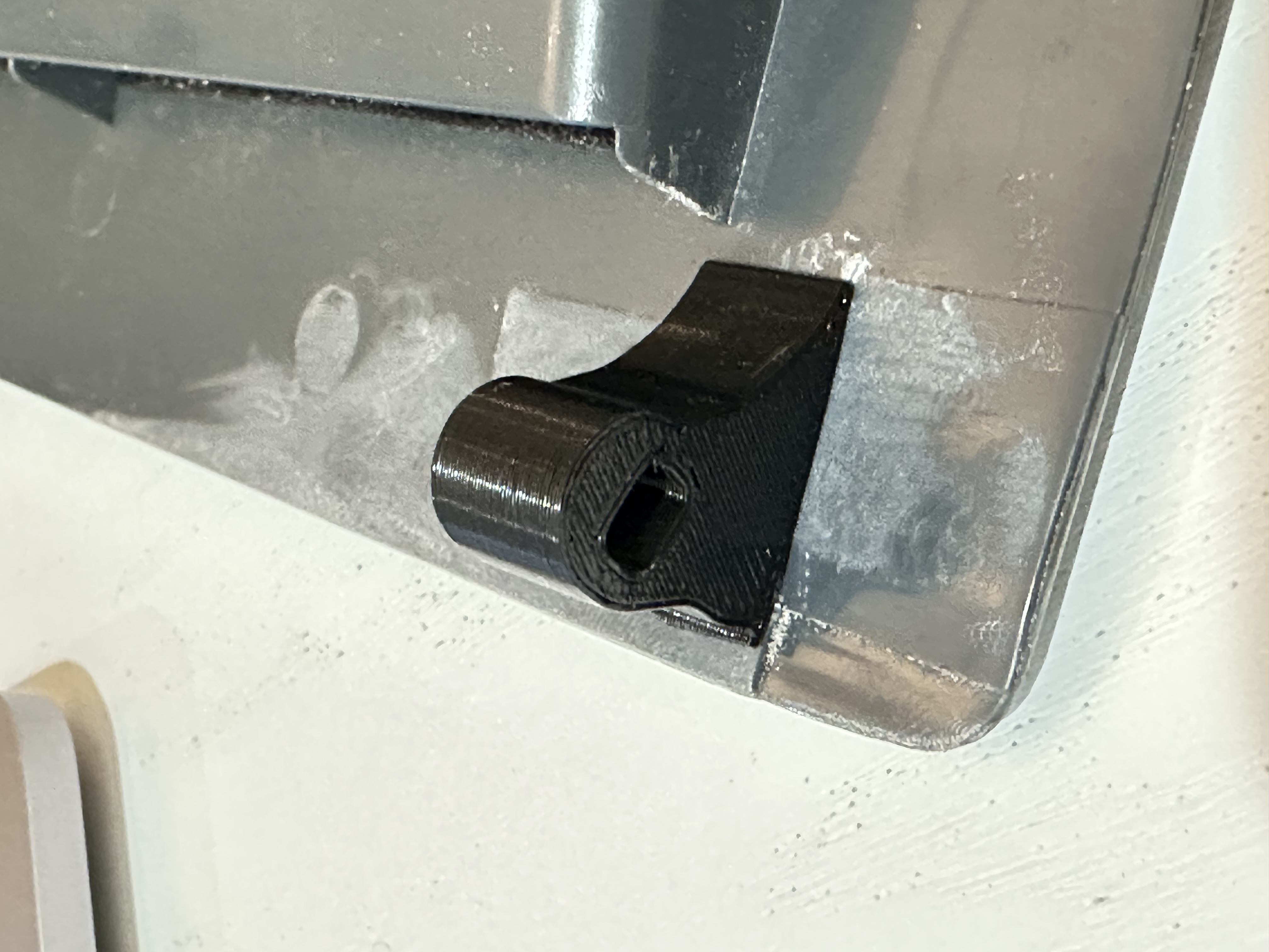 Hisense Portable AC Swing Door Keyed Pivot Point