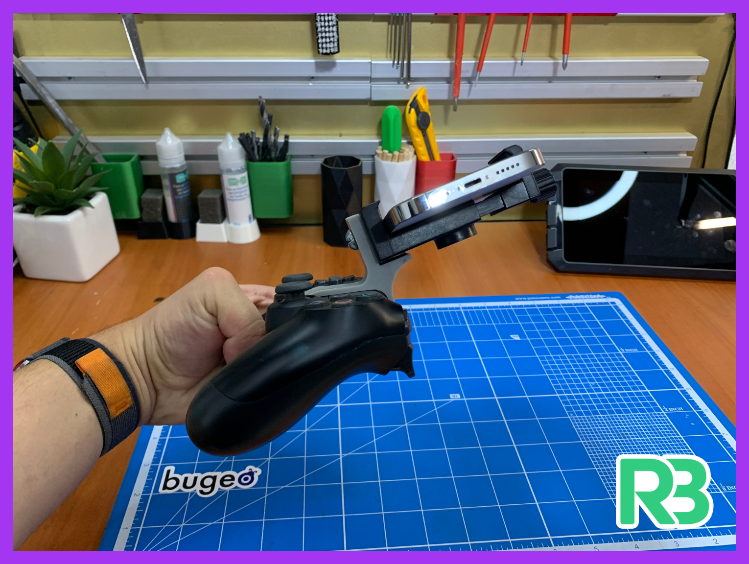 Clip porta celular adaptador para PS4 - photo 2