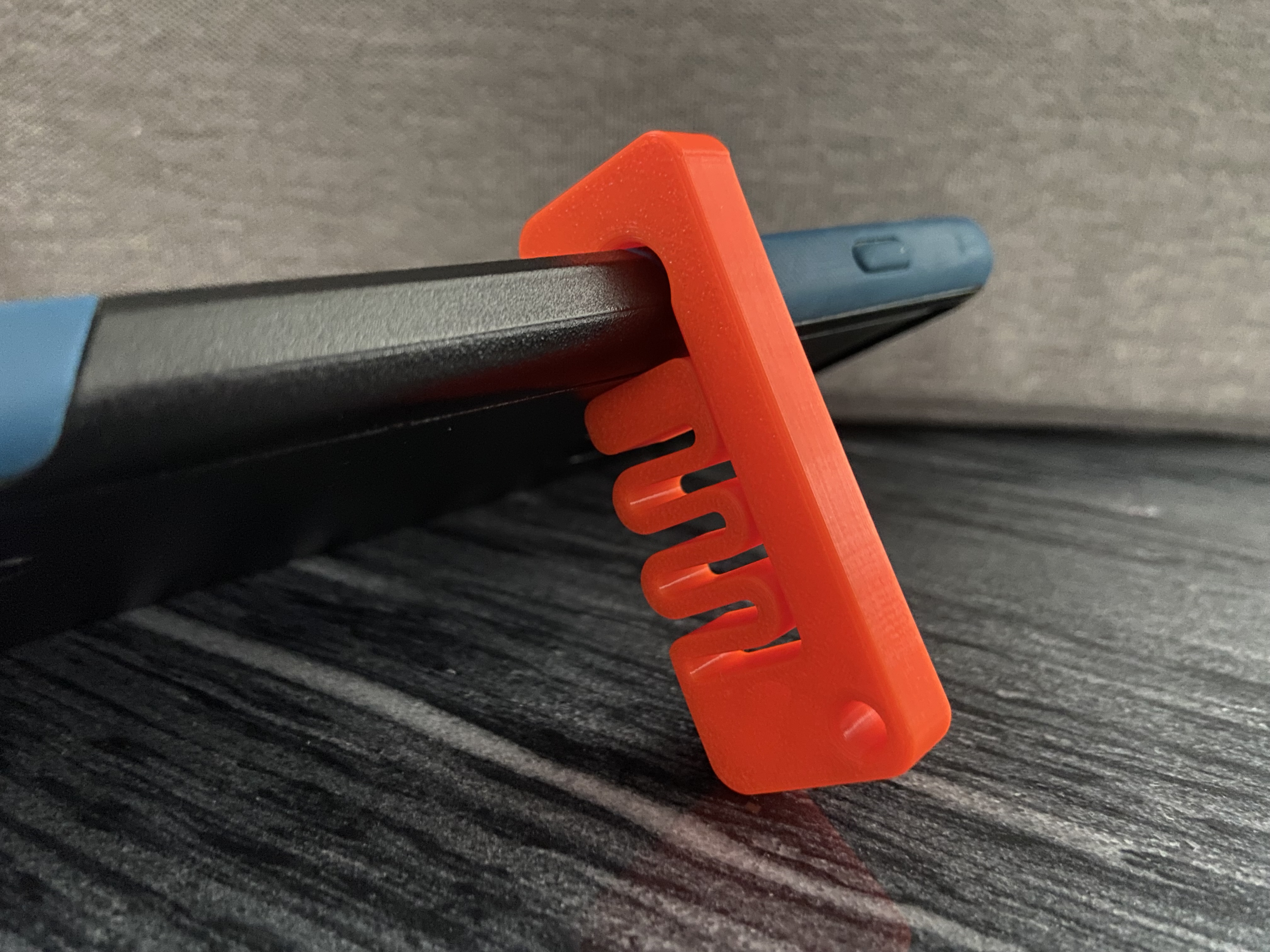 Clip on phone stand keychain adjustable - photo 4