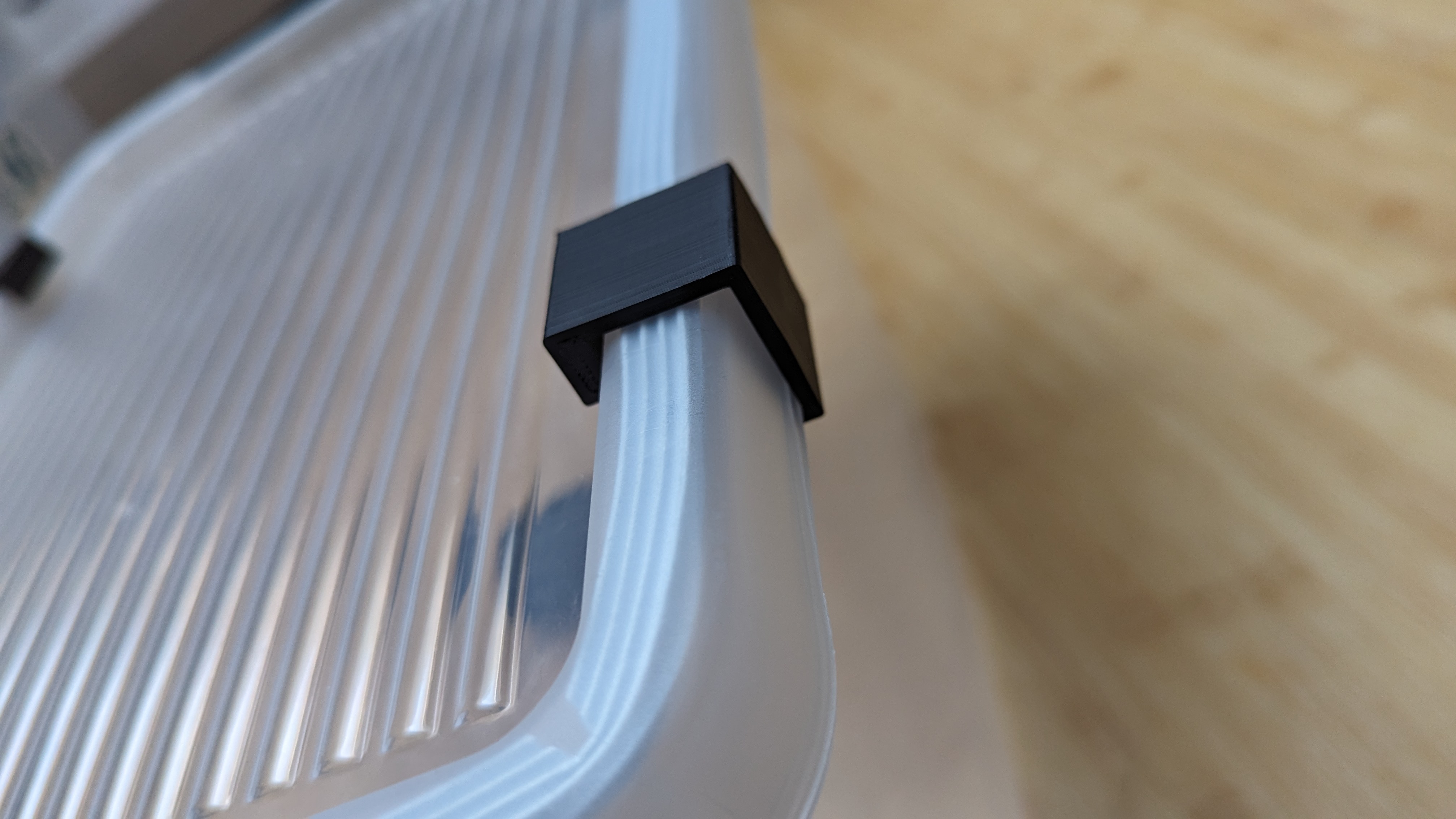 Plastic Container Lid Clamp