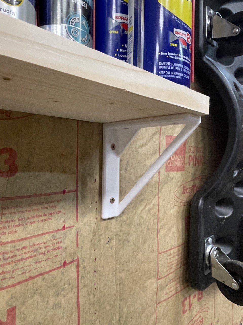 Simple 1"x6" and 1"x8" shelf bracket