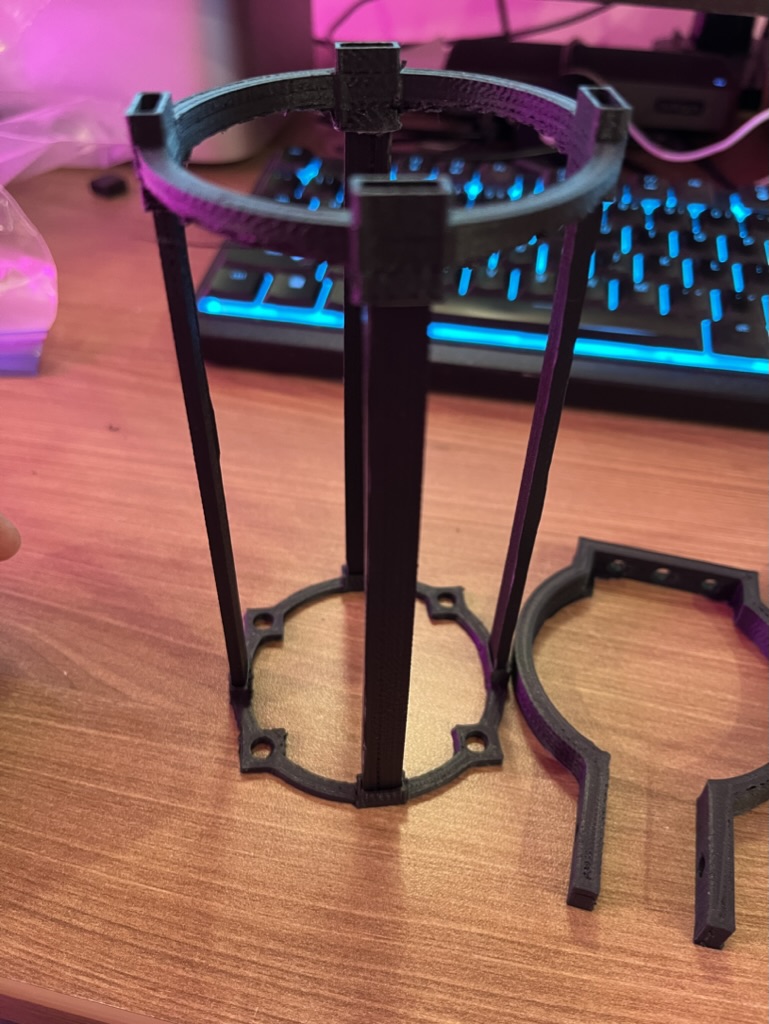 Hydroponic table trellis with PVC clamp - photo 3