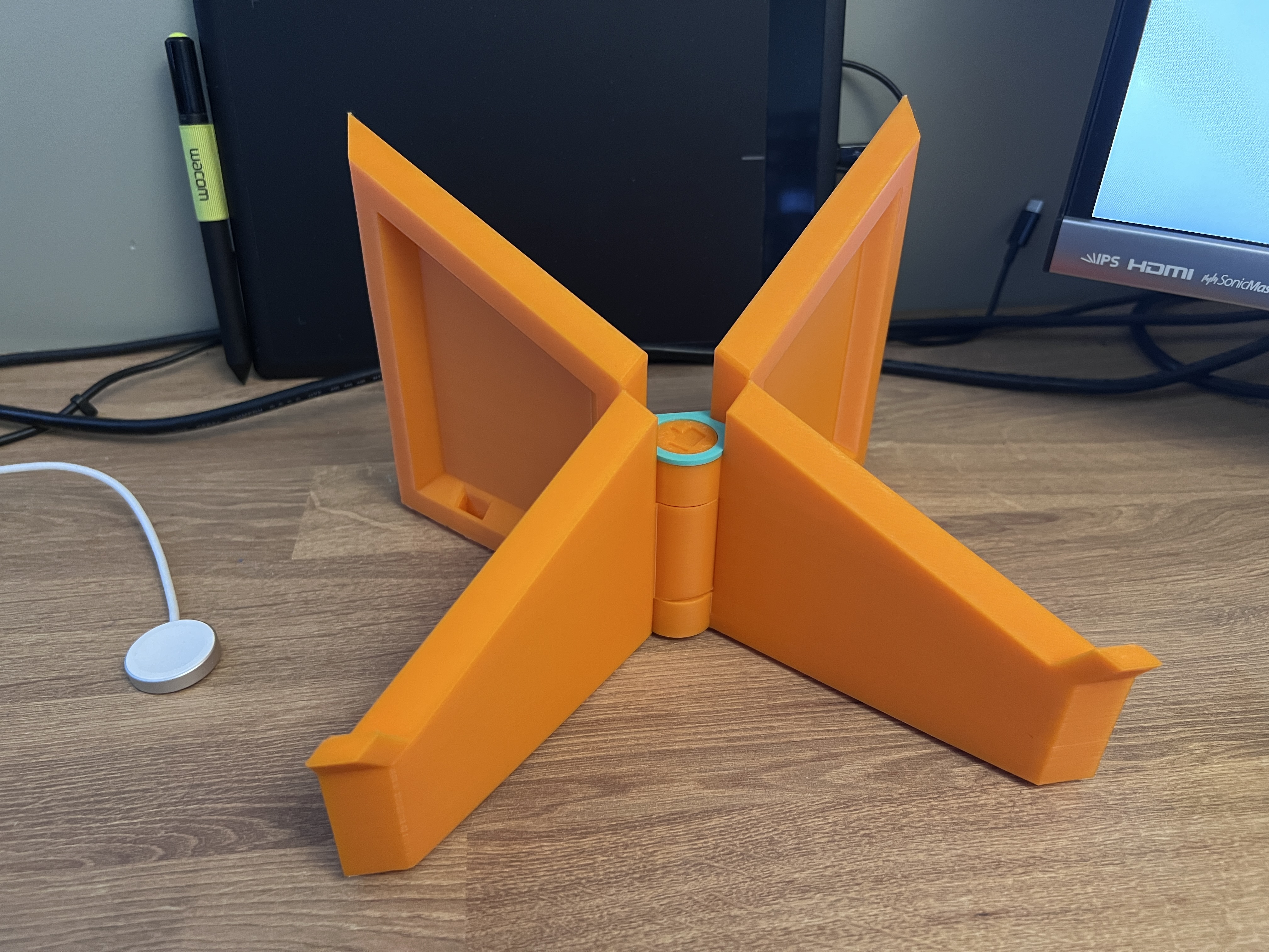 Foldable laptop stand (Always opened part)