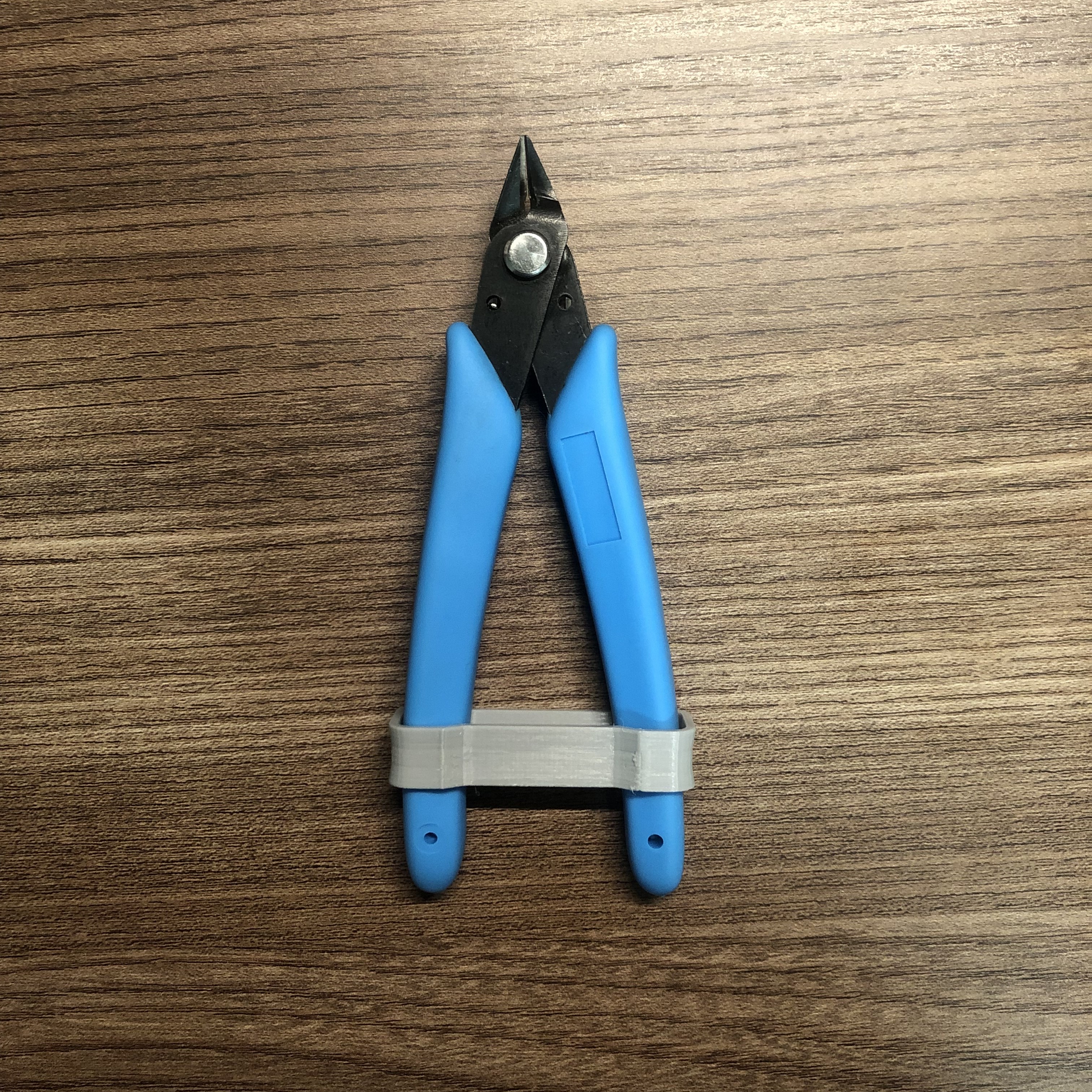 Clip to close cutting pliers - photo 4