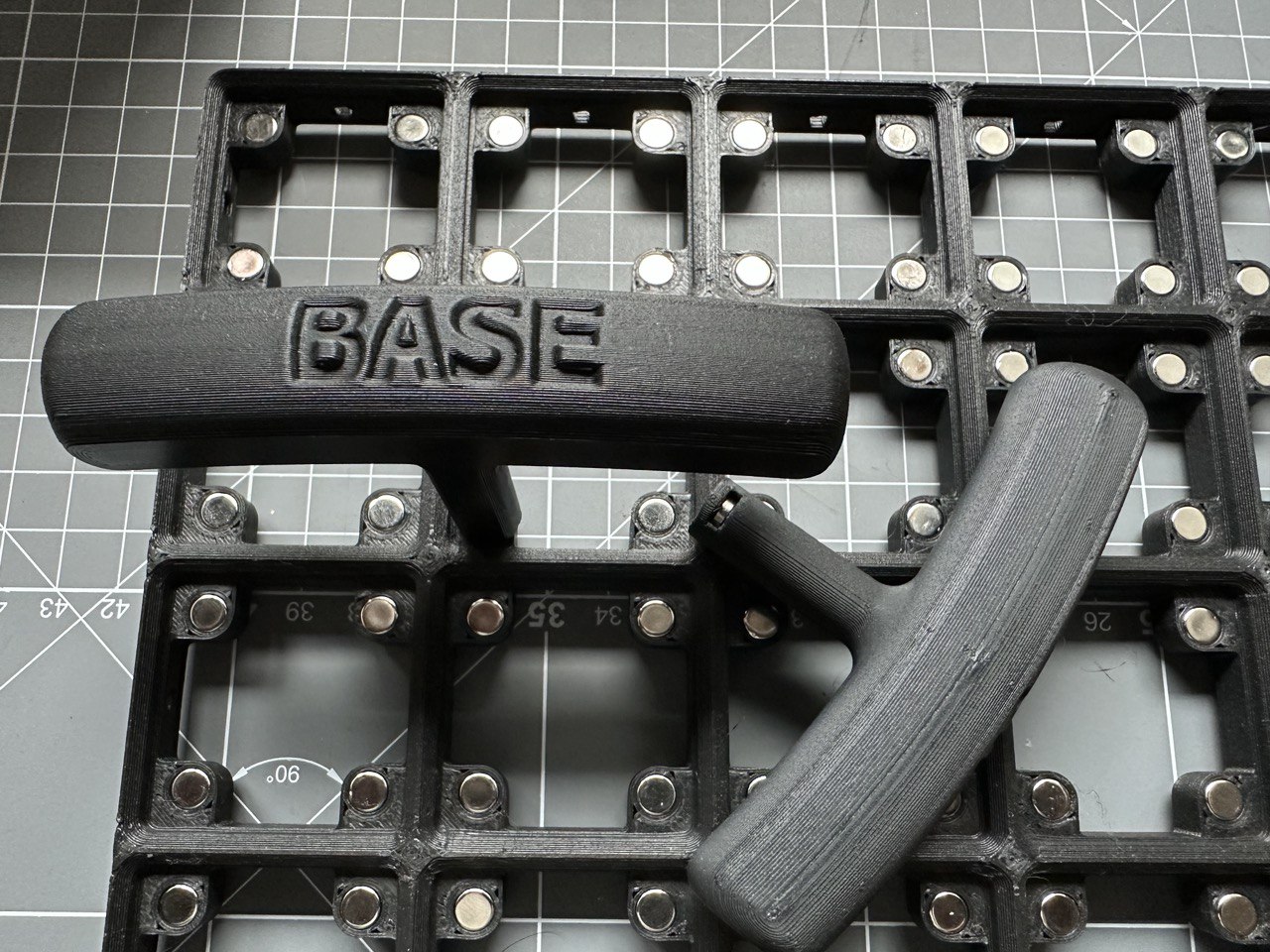 Gridfinity Friction Fit Magnet Jig (Palm handle remix)