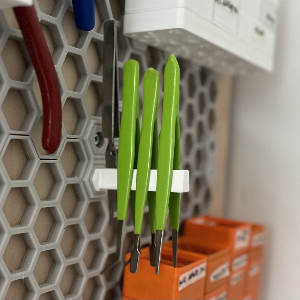 Honeycomb storage wall (HCW) tweezers holder - photo 2