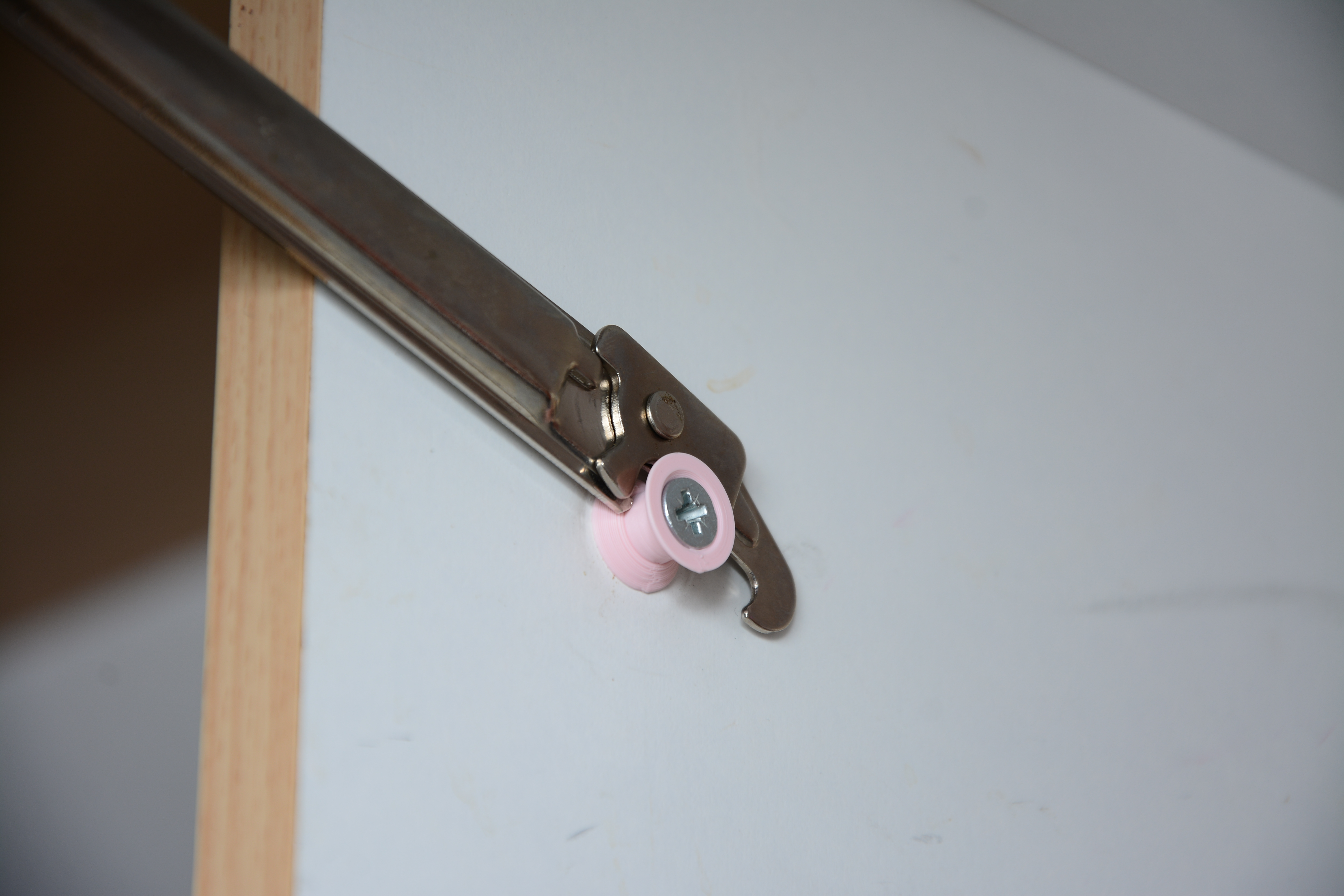 cabinet door lift retainer