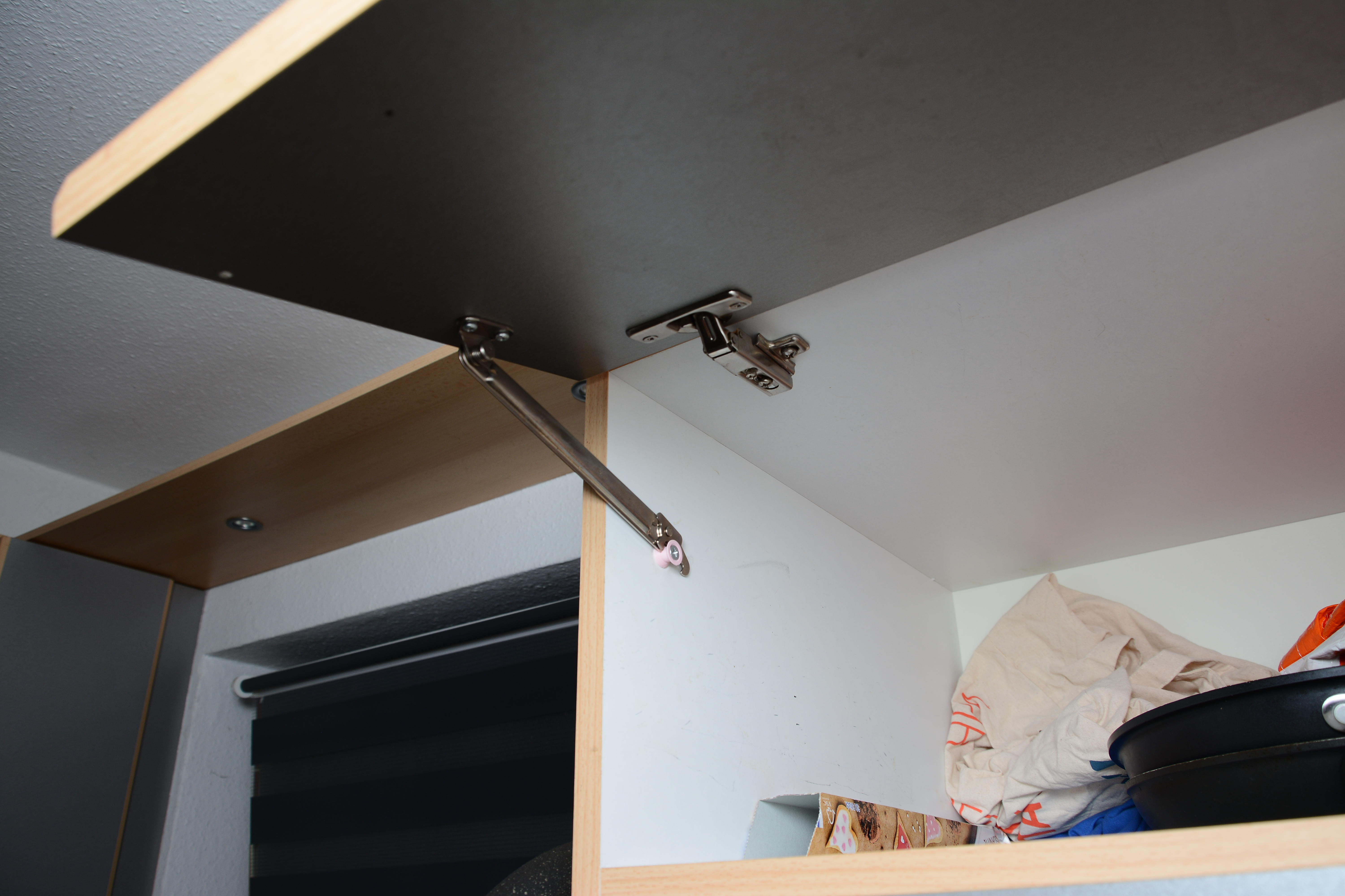 cabinet door lift retainer - photo 2
