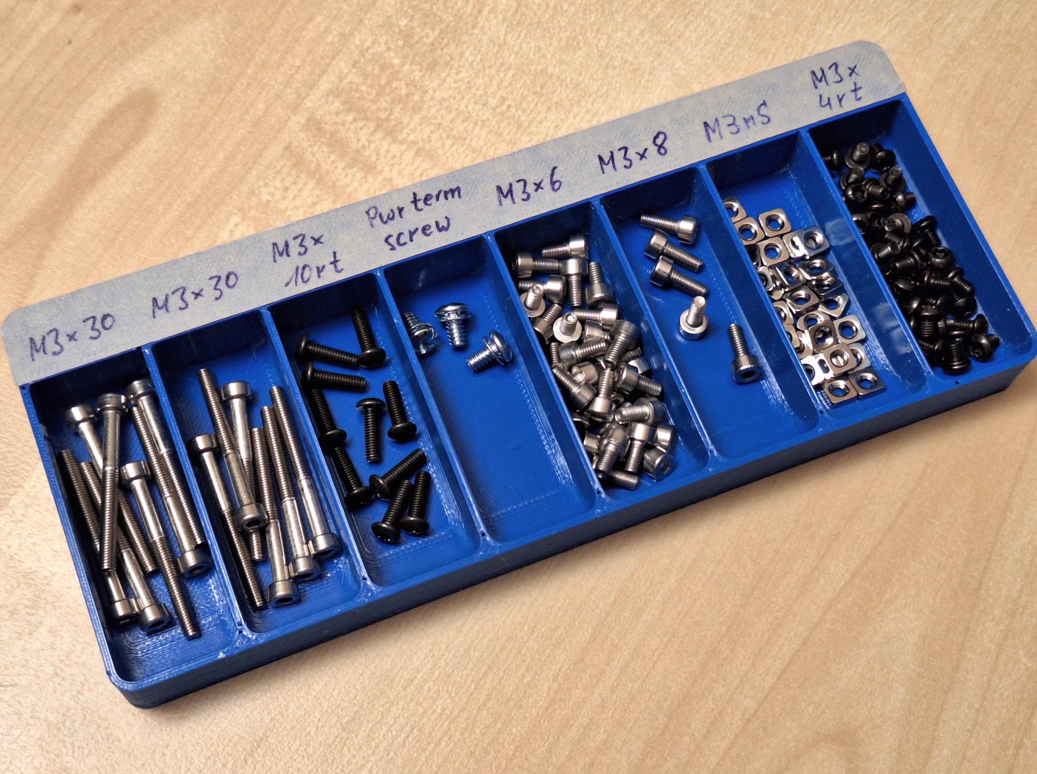Screw sorter tray