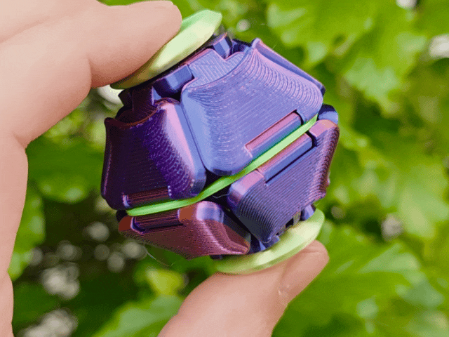 Spin'n'Squeeze Fidget Toy - photo 4