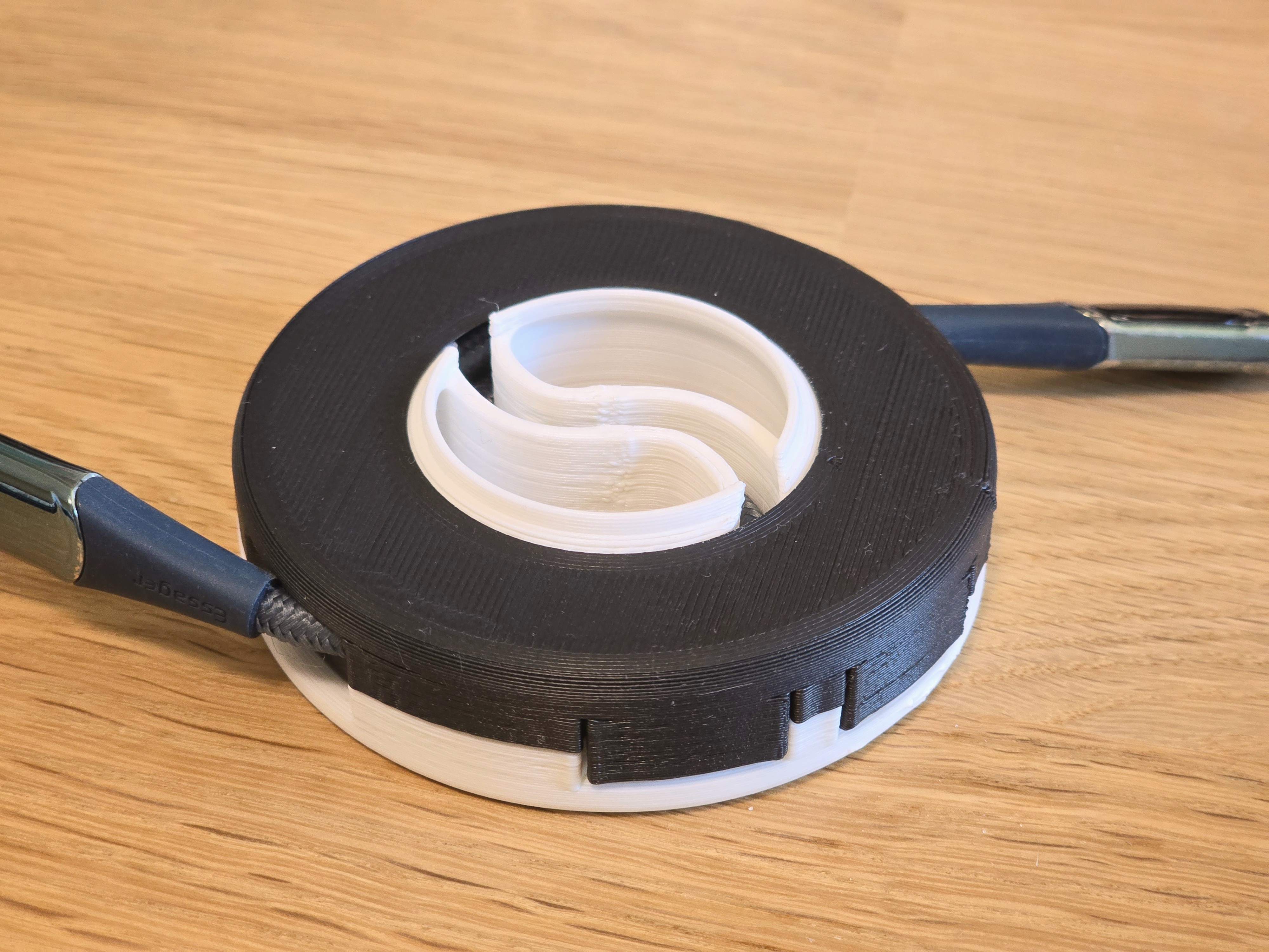 Parametric stackable cable organizer / winder (one-way or two-way winding) with FreeCAD files - photo 2
