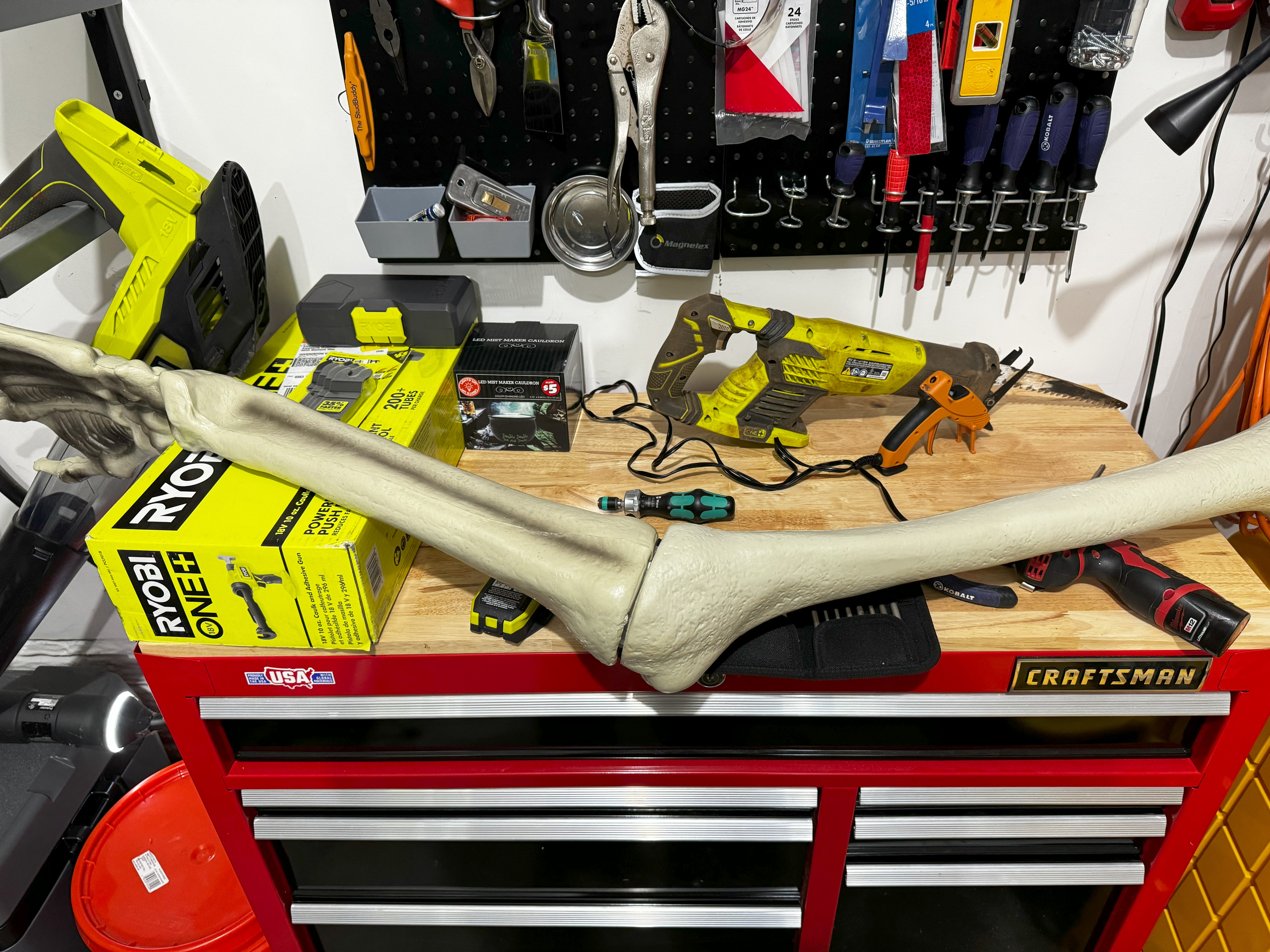 Home Depot 12 ft Giant-Sized Skeleton - Replacement Forearm Mount - photo 2