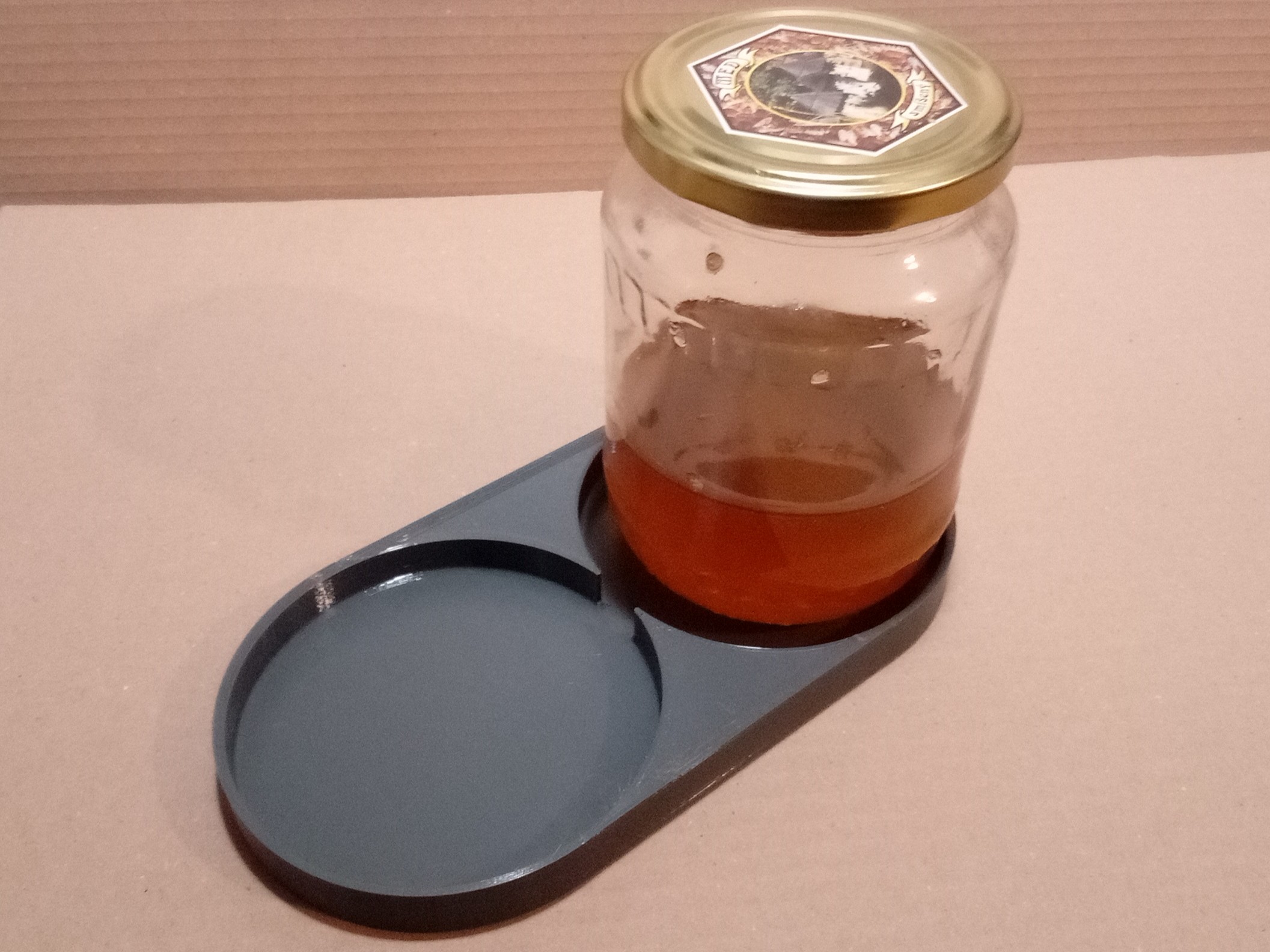 Tray for two glasses of honey / Tác pod dvě sklenice medu