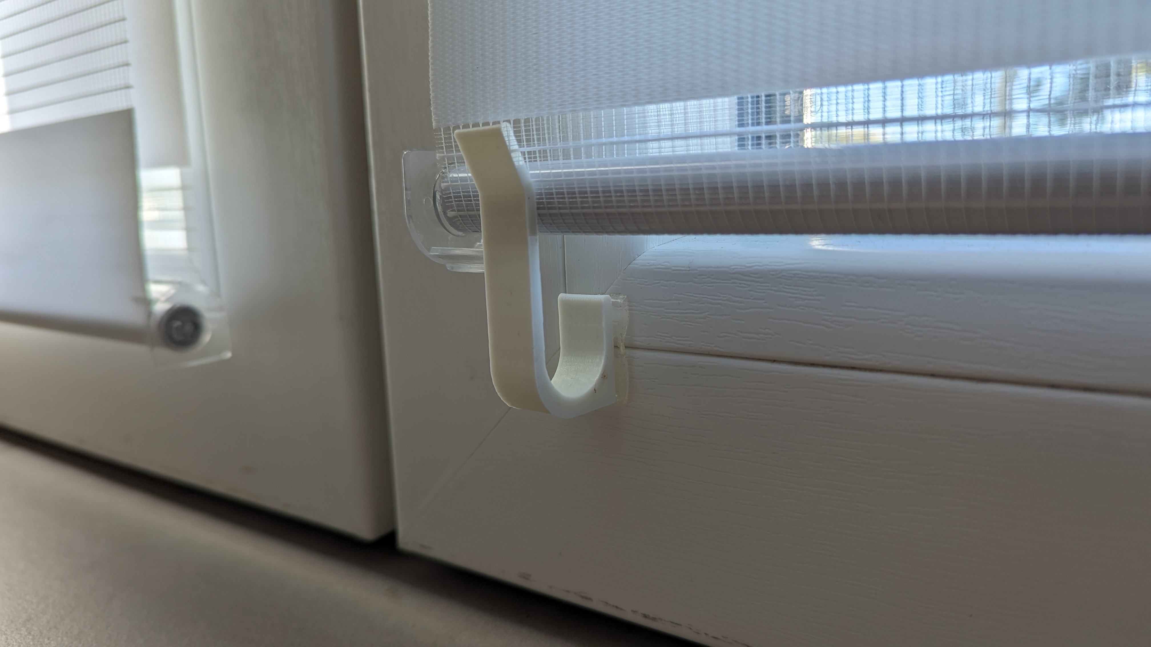 Double layered roller blinds holder clip