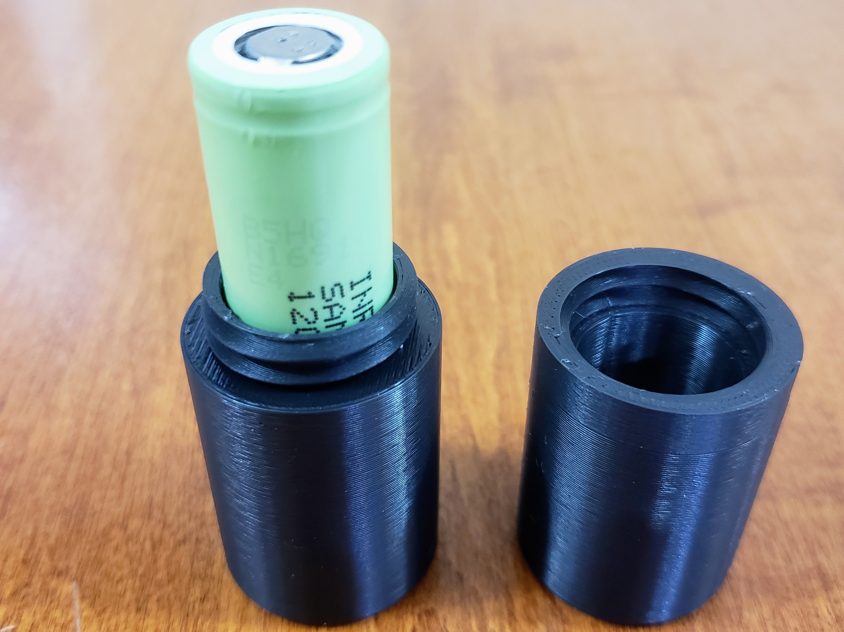 Protective storage case for 18650 battery