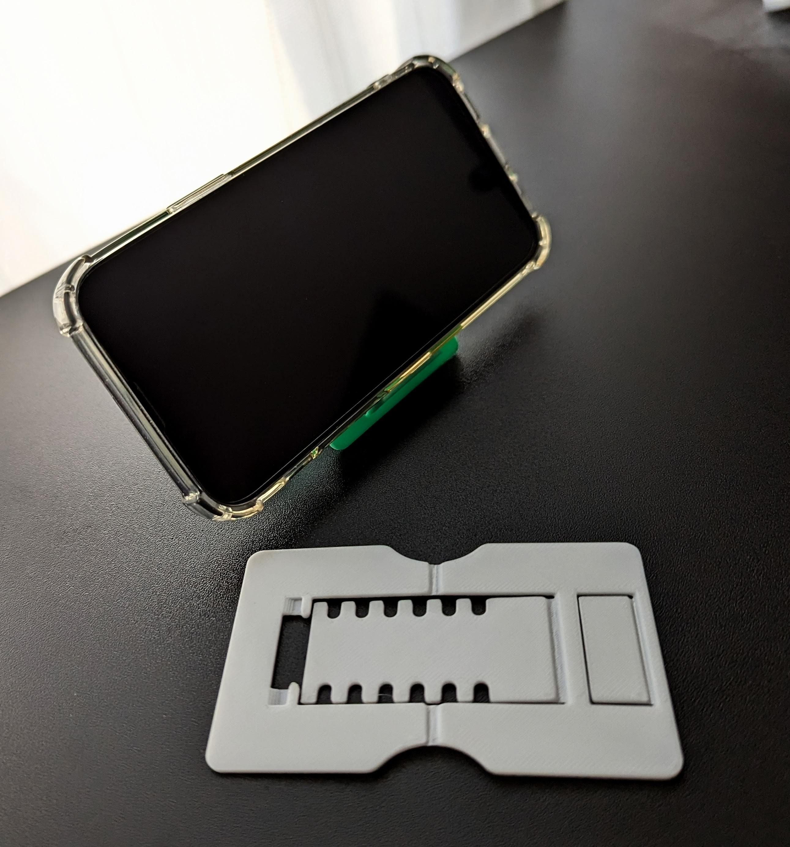 Ultra-thin credit-card sized phone stand (print-in-place). Only 5g of filament! - photo 3