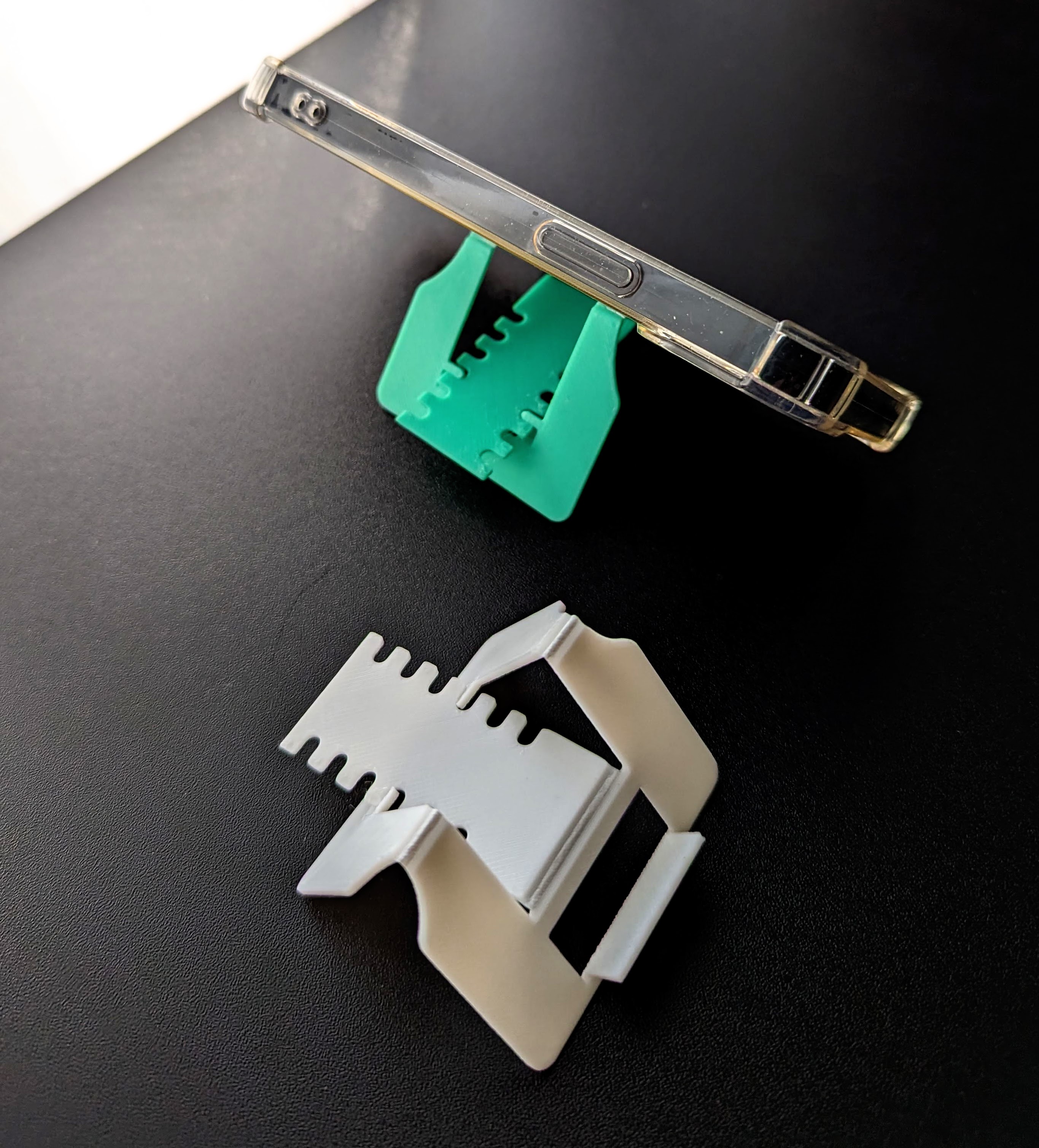 Ultra-thin credit-card sized phone stand (print-in-place). Only 5g of filament! - photo 4