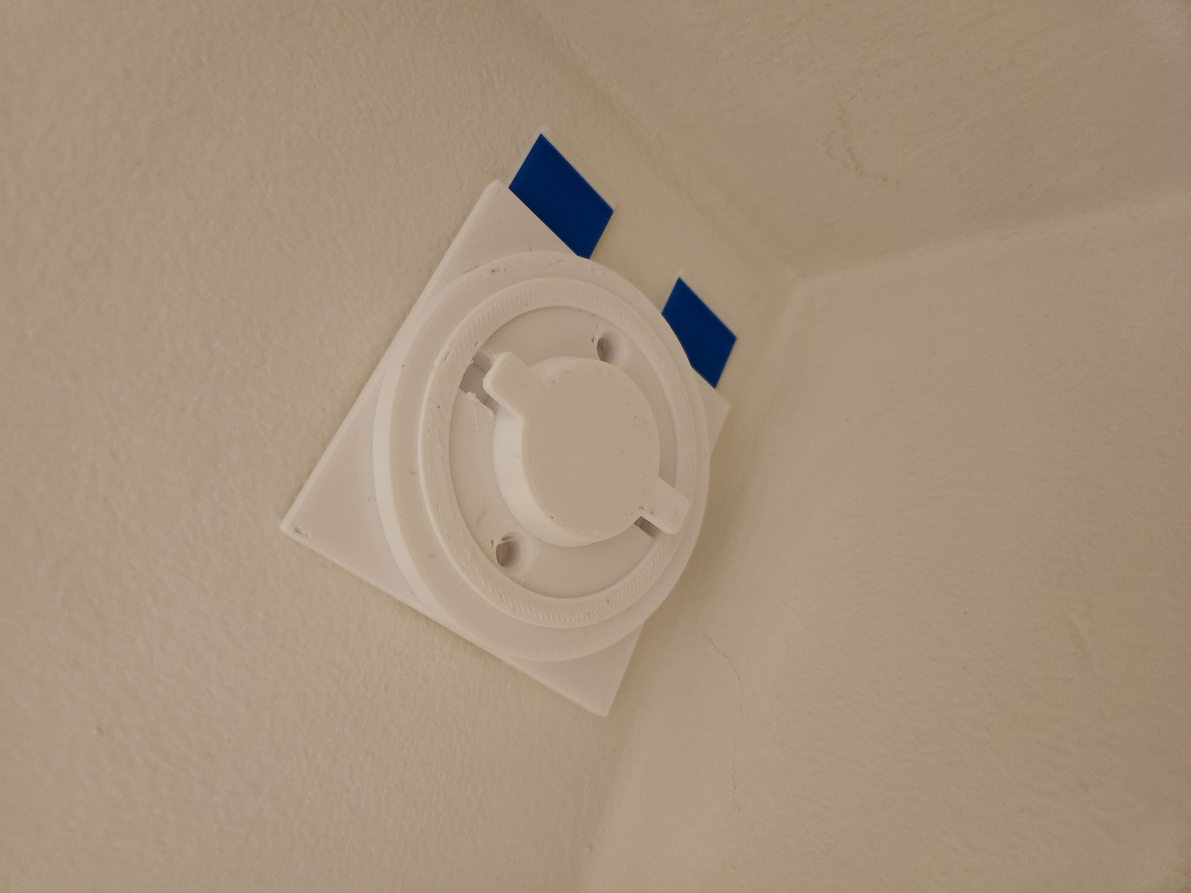 Tapo C200 Mount for Adhesive - photo 2