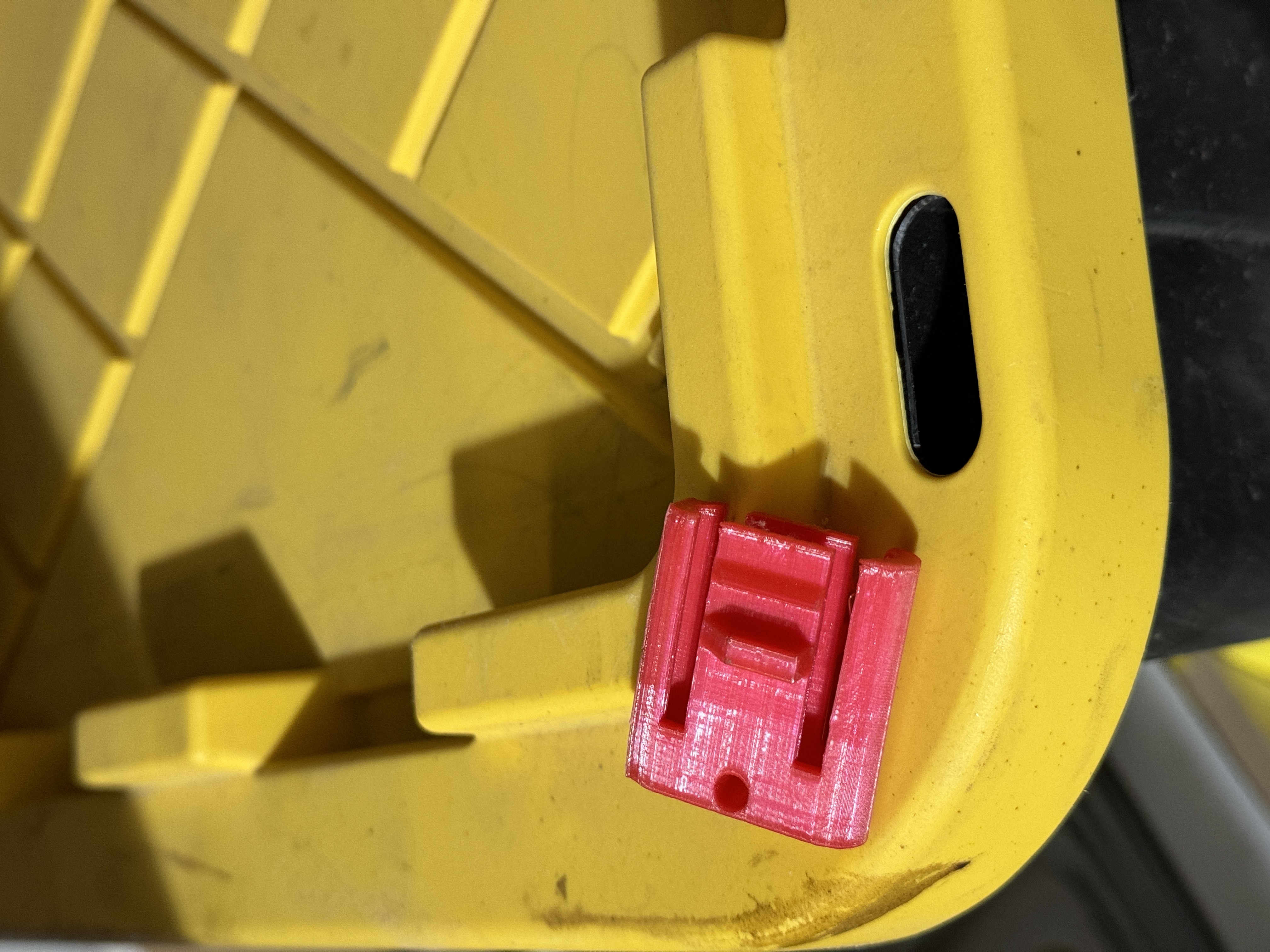 Storage Tote locking clip - photo 2