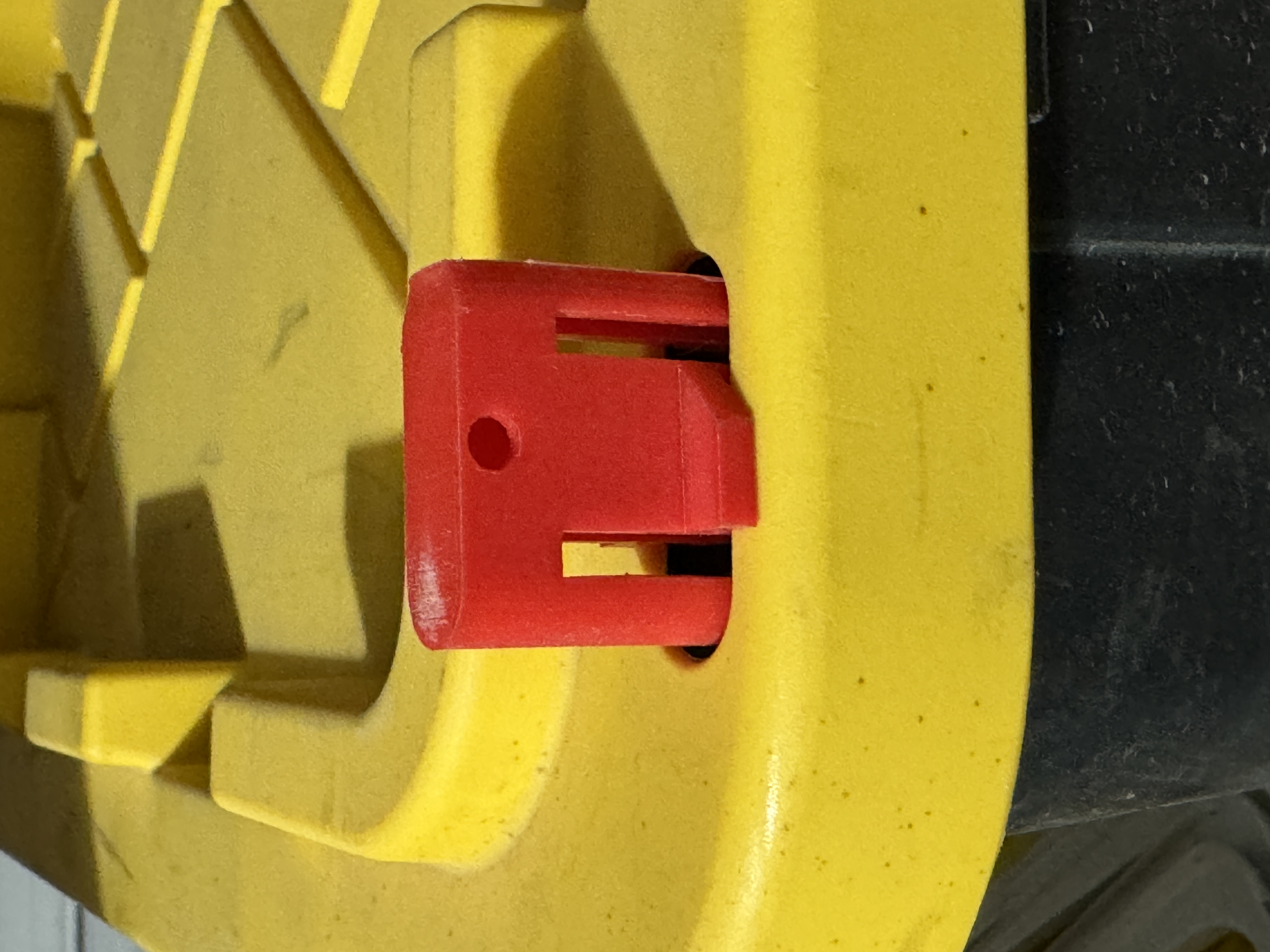 Storage Tote locking clip