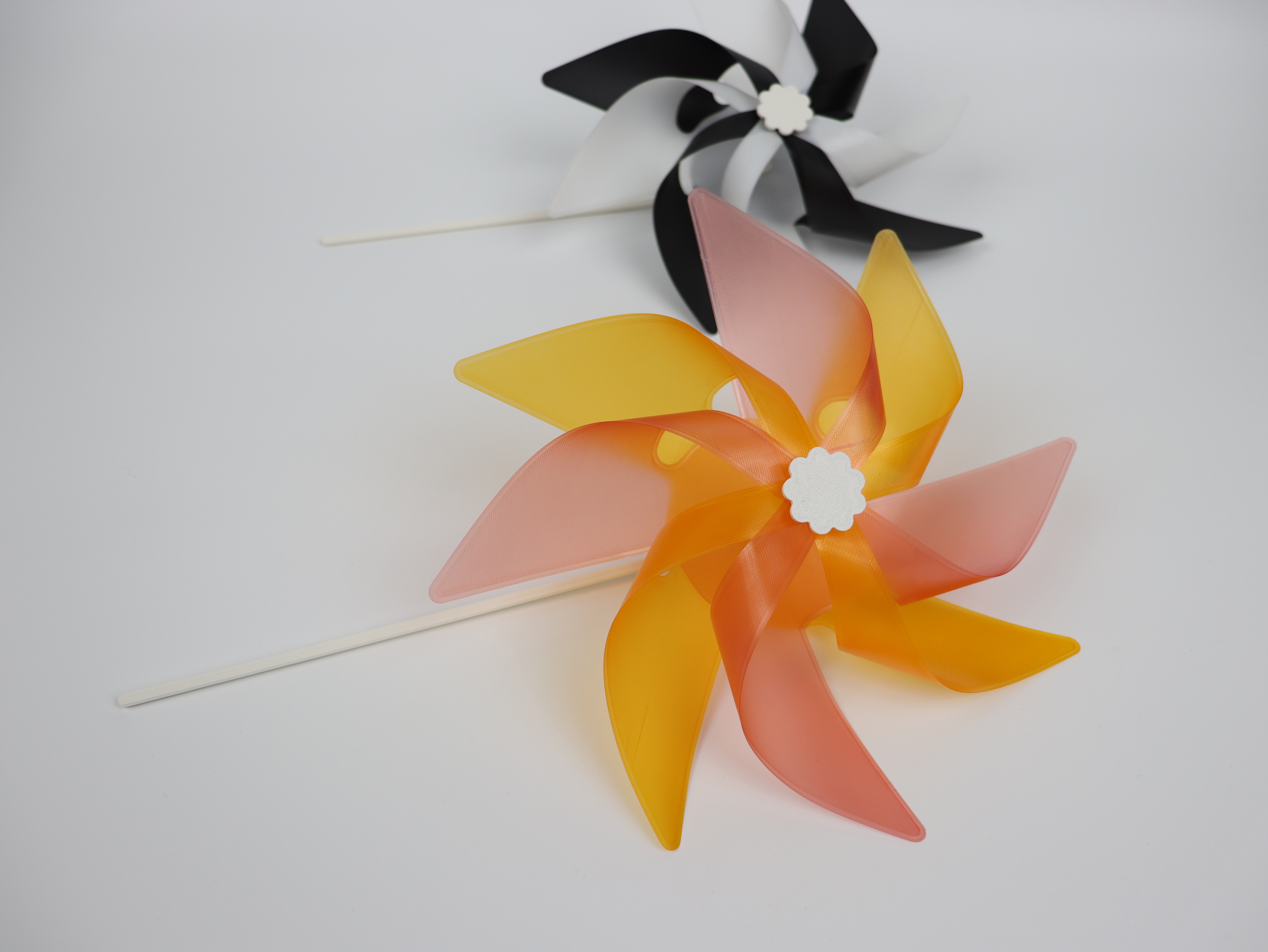 Pinwheel - Plastic windmill toy - photo 3