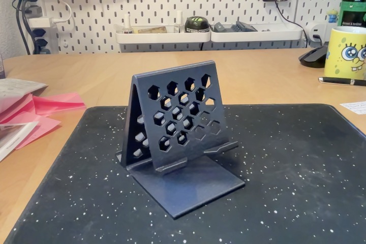 Big phone and tablet stand, no supports needed - photo 4