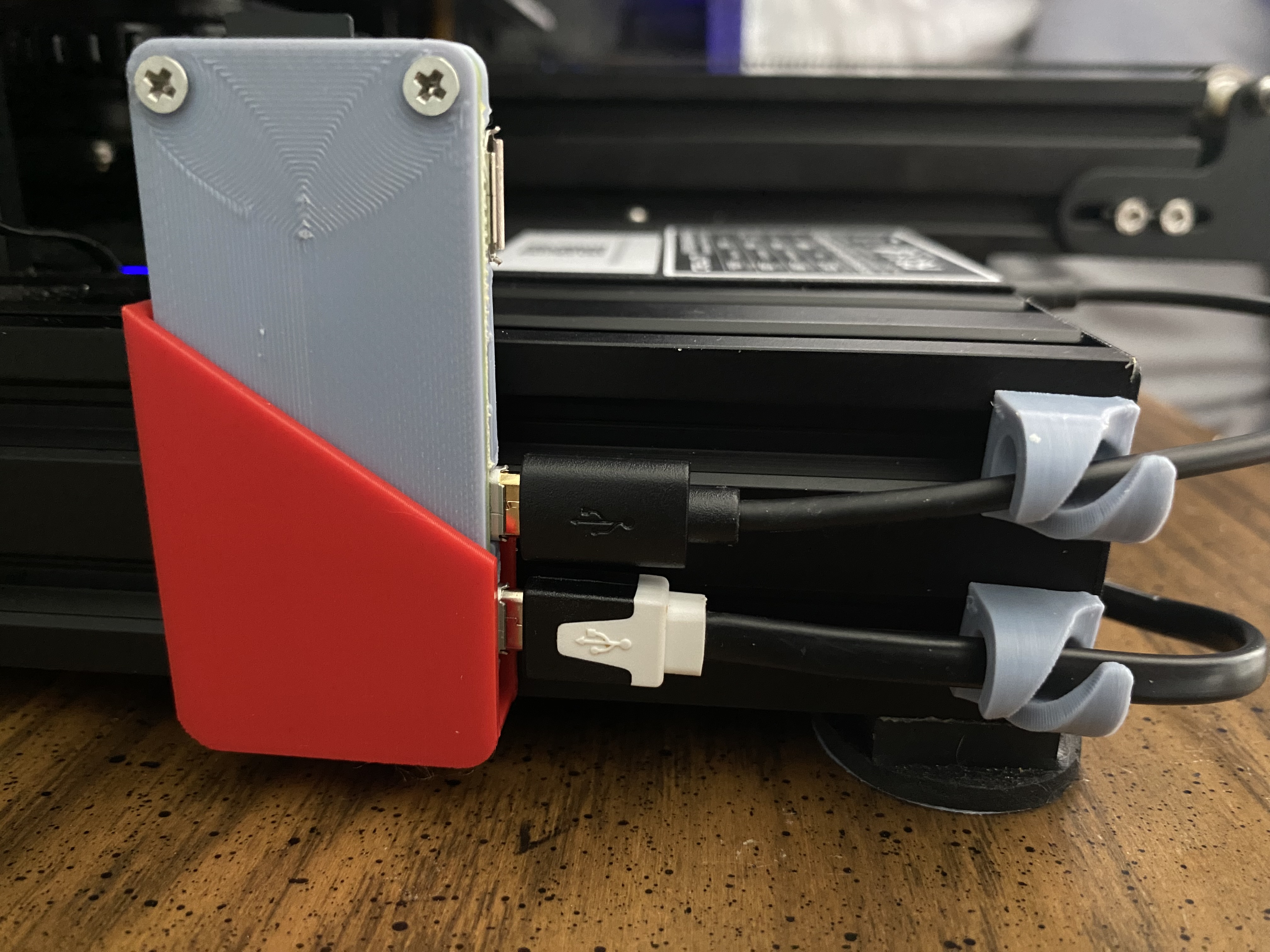 Aluminum extrusion cable holder - photo 2