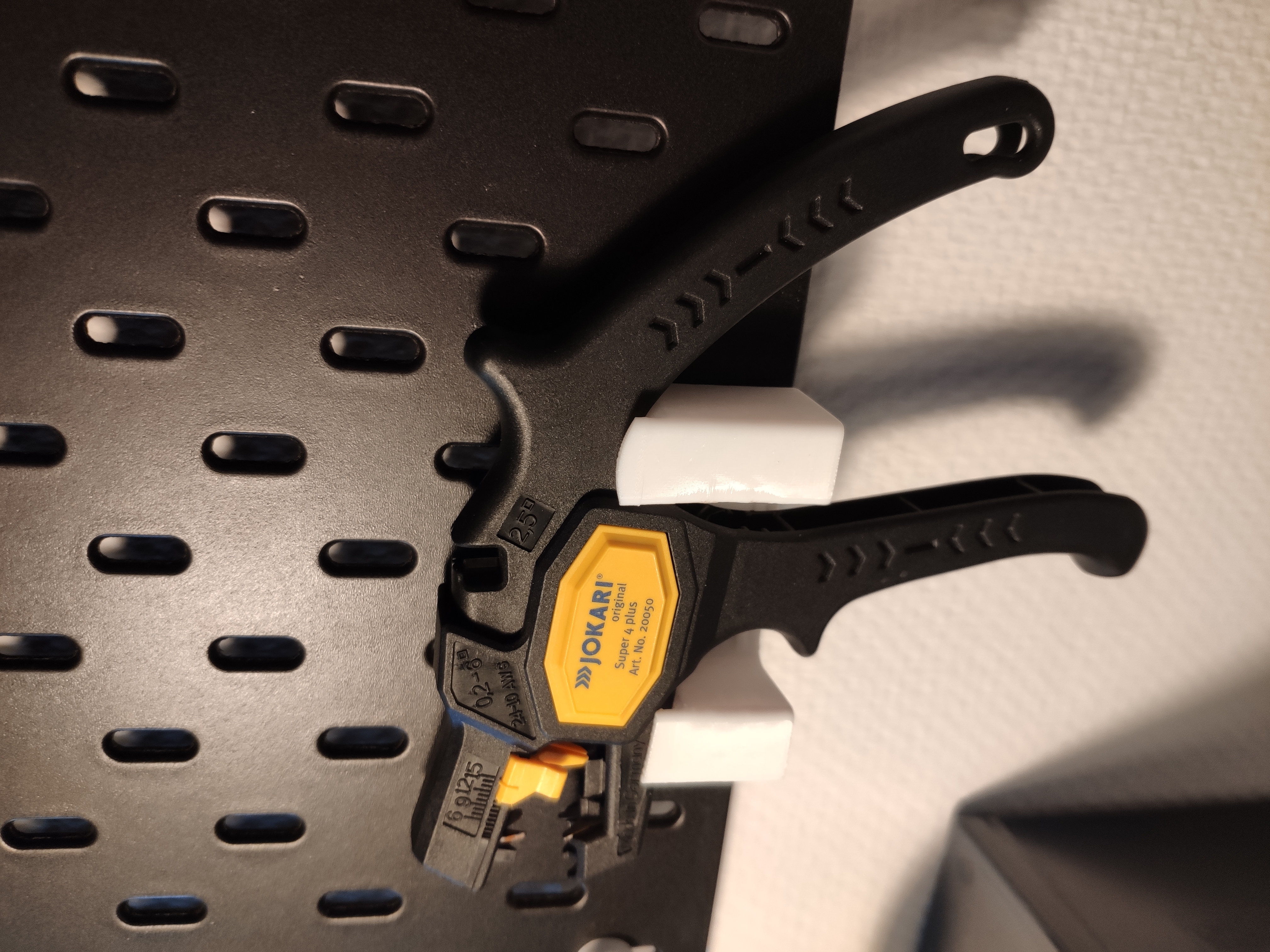 "Jokari Super 4 Plus" wire stripper mount for IKEA Skådis / Skadis