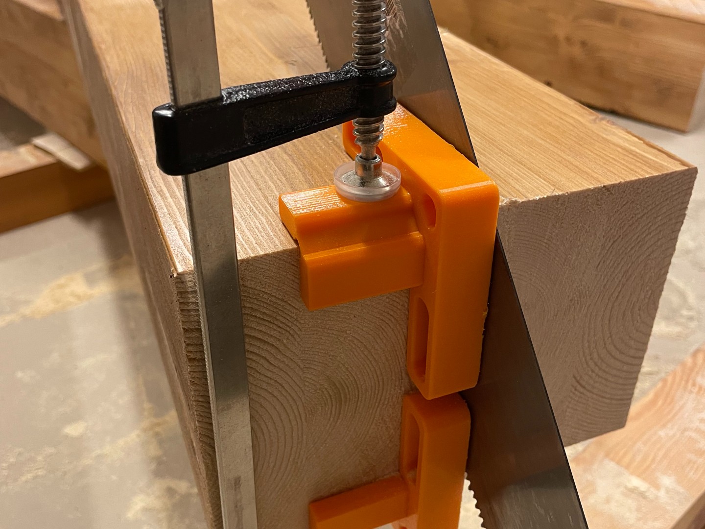 Corner saw cut guide / Clamp