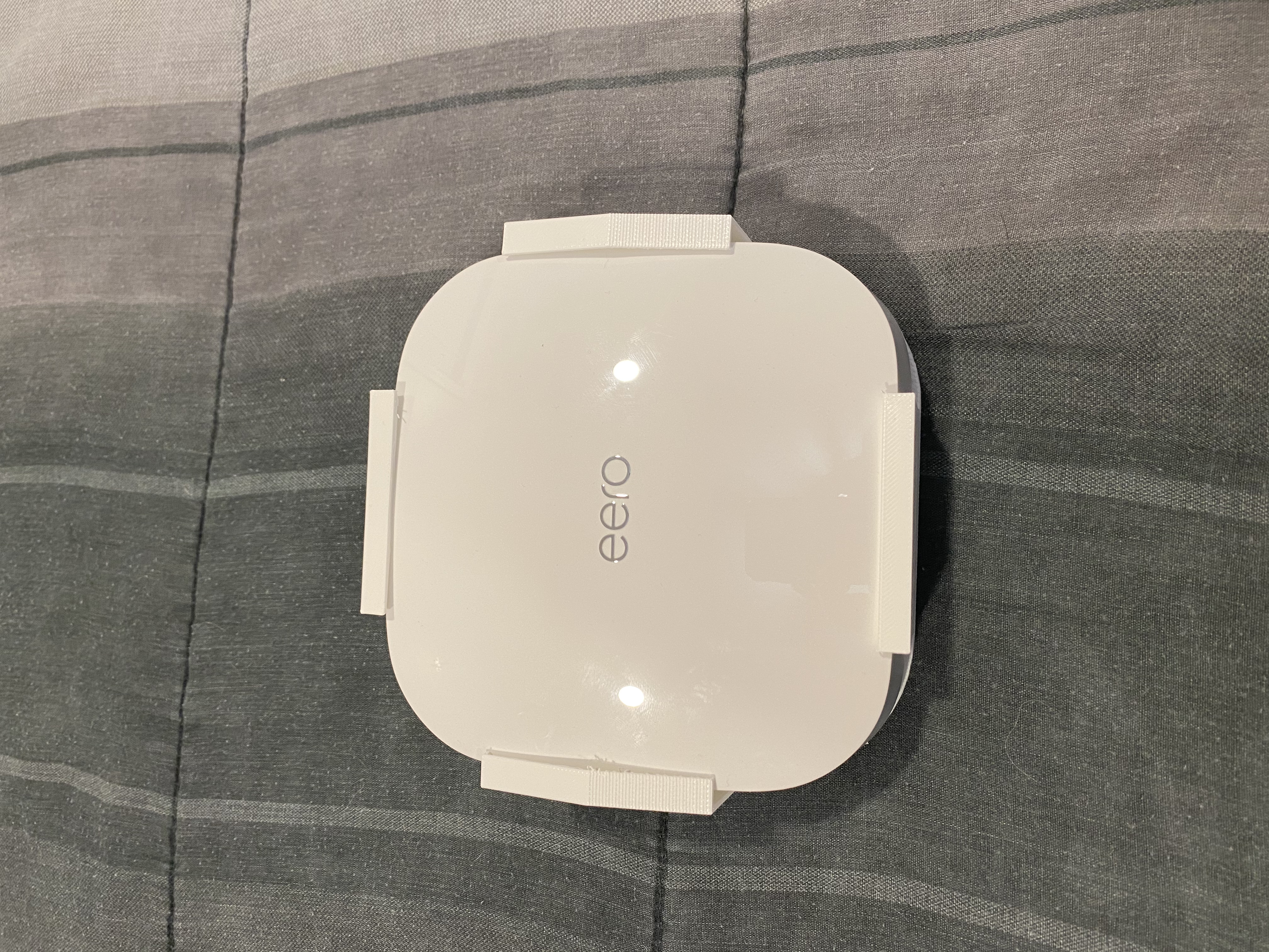 Eero 6 Pro Ceiling Mount - photo 2