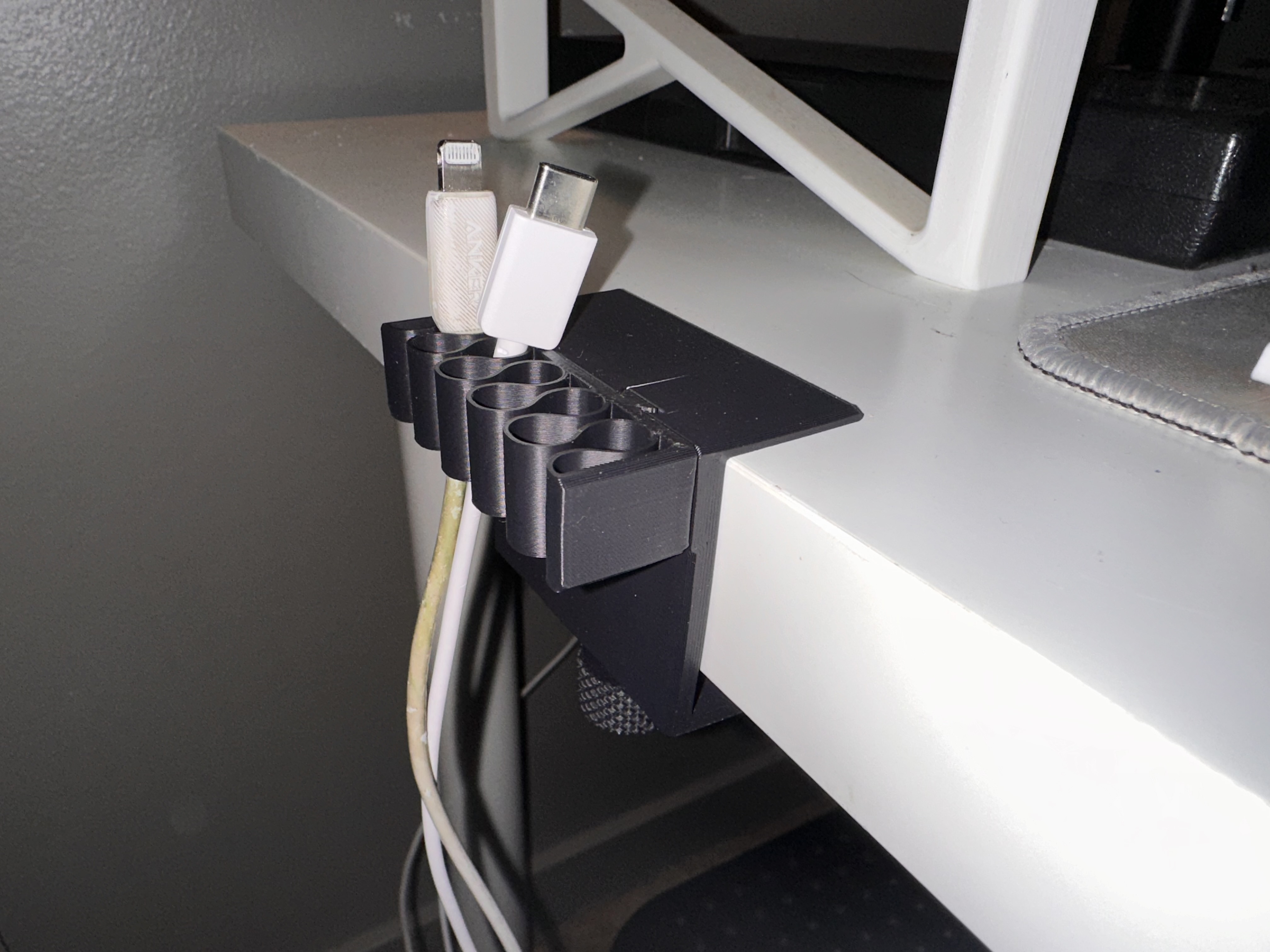 USB Cable Holder, C-clamp Edition - photo 4