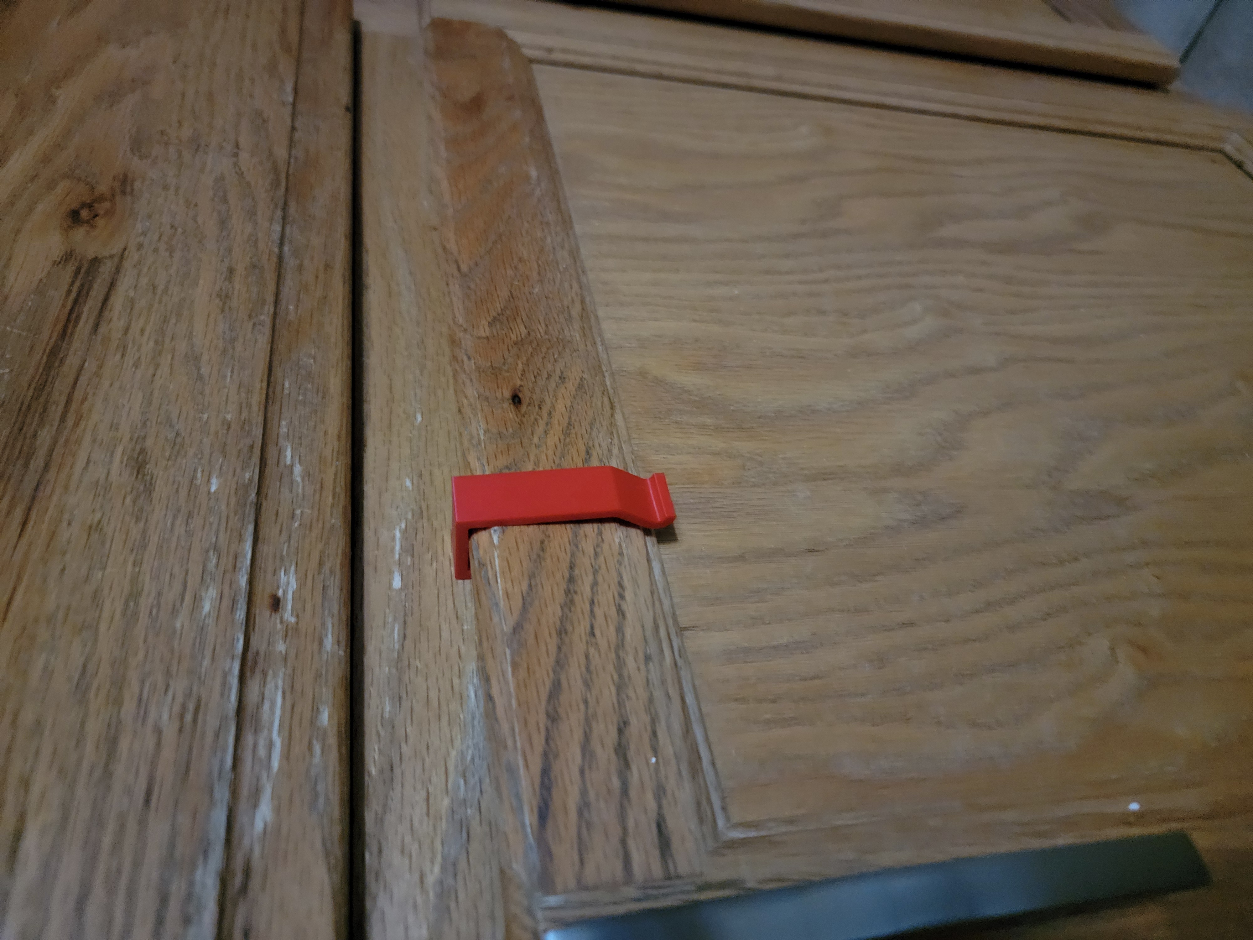 (Remix) Door Latch for no-screws baby-proofing