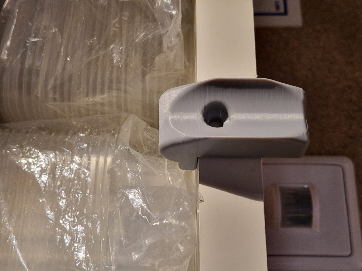 Holder for generic micropipettes (shelf/edge mounted) - photo 3
