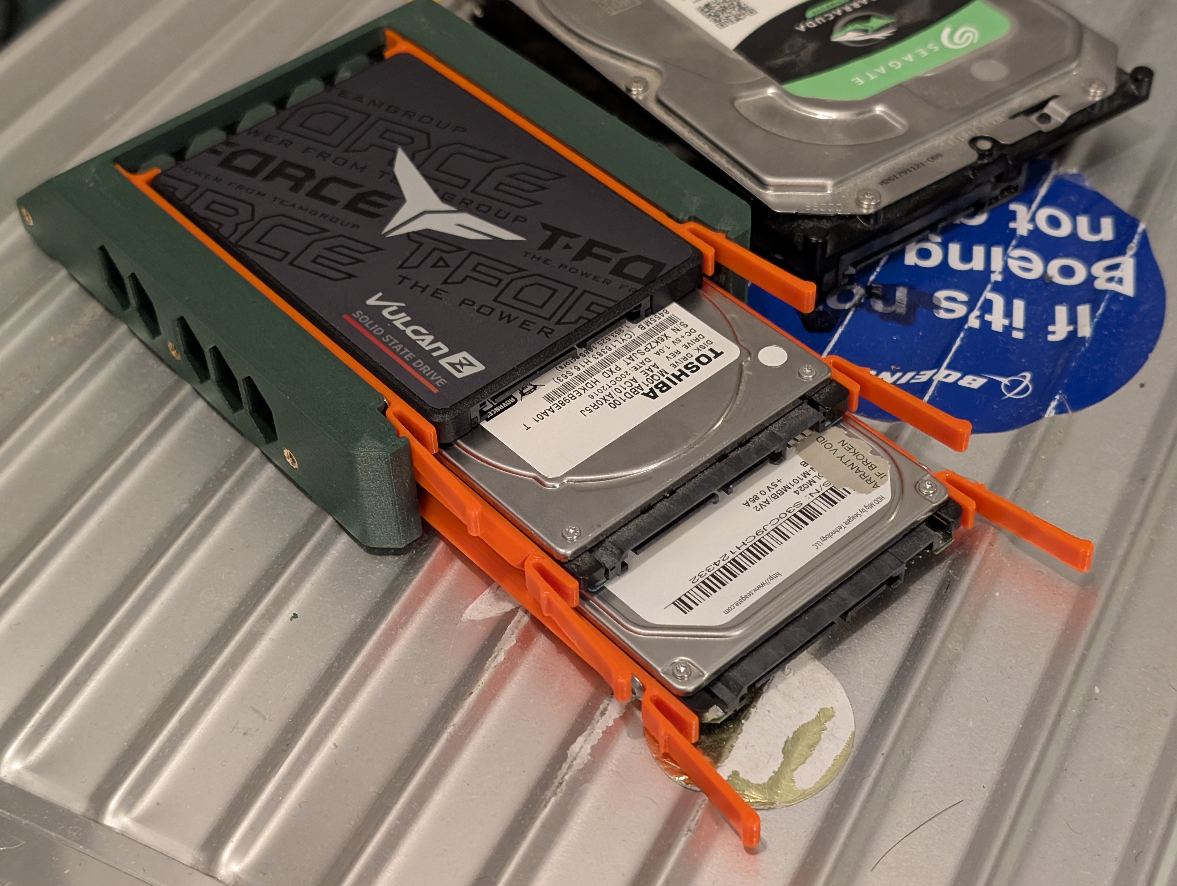 2.5" SSD to 3.5" HDD Triple Drive Caddy Adapter, Tooless - photo 2