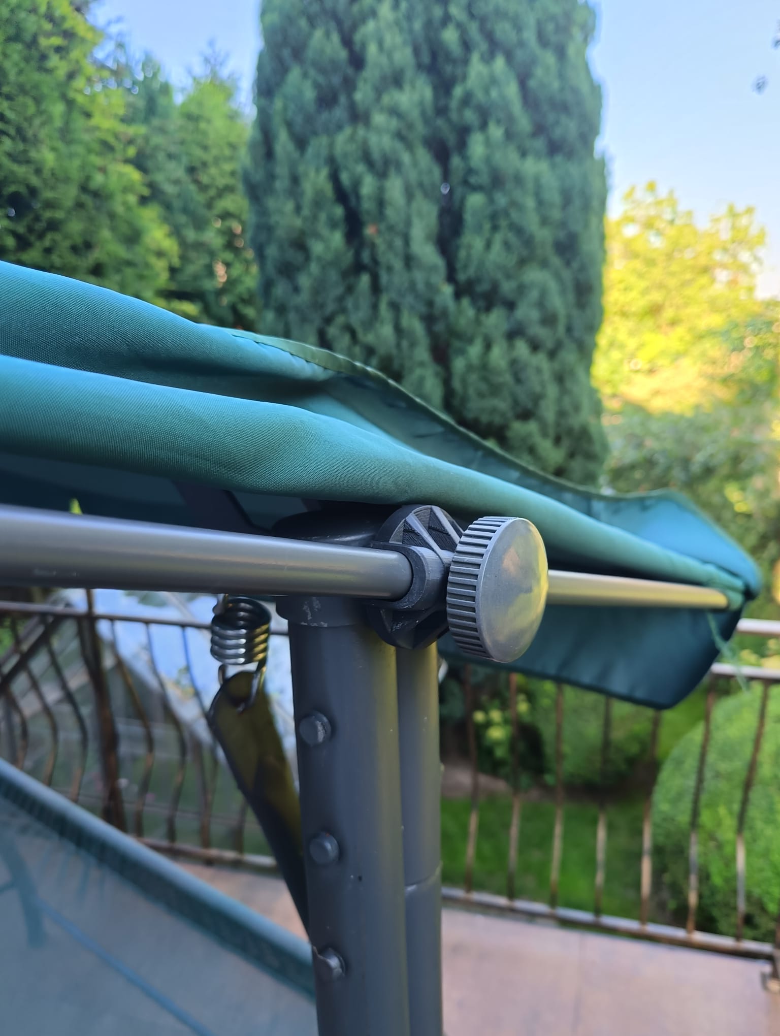 swing clamp roofs