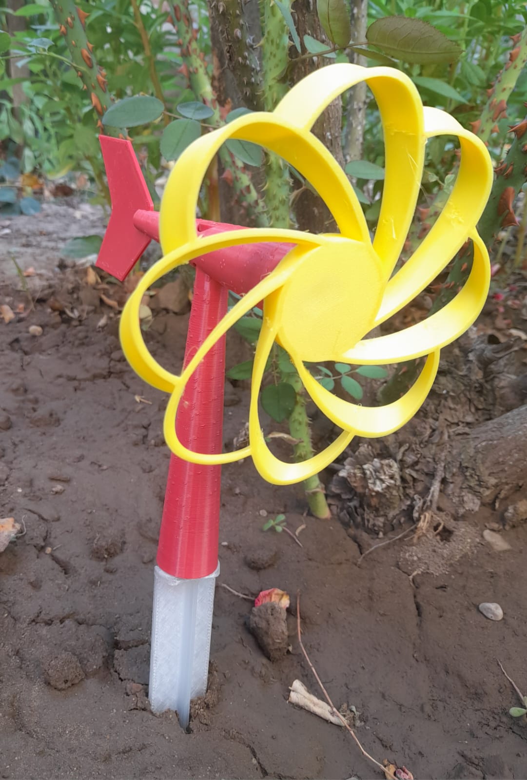 Garden Windmill - V2! - Now self-orienting! - 100% Printable - photo 3