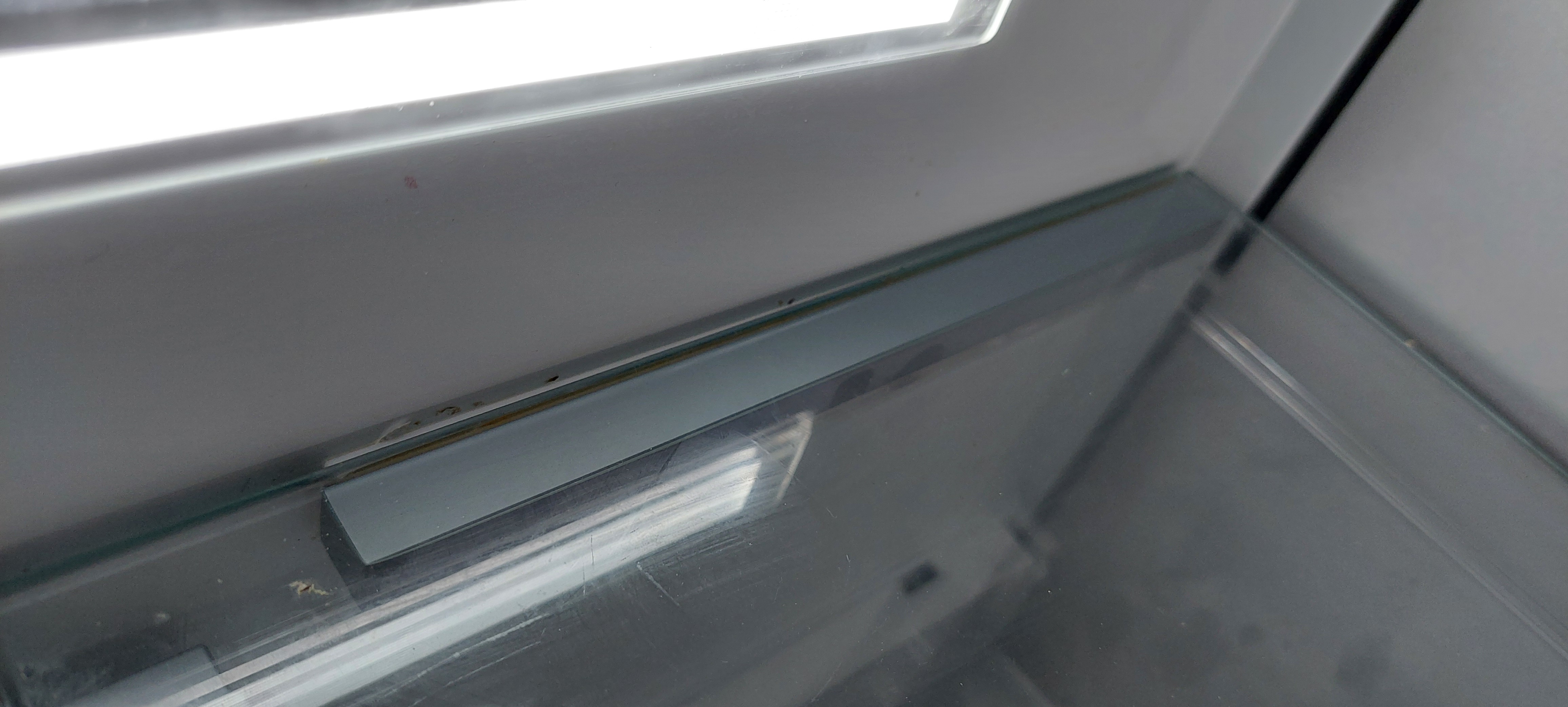 Miele K 2902 Vi Fridge part 11062990 or part 11062800 that holds the glass shelf - photo 4
