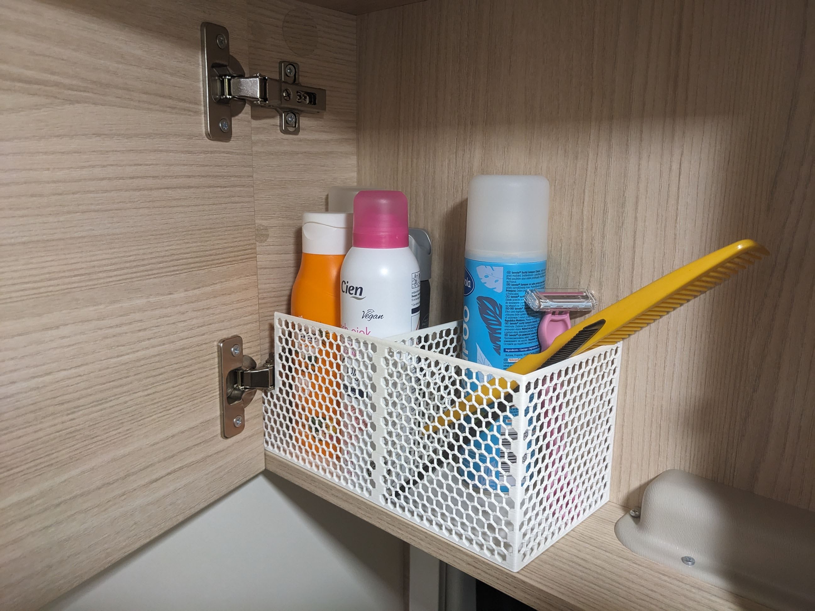Insert into caravan shelf