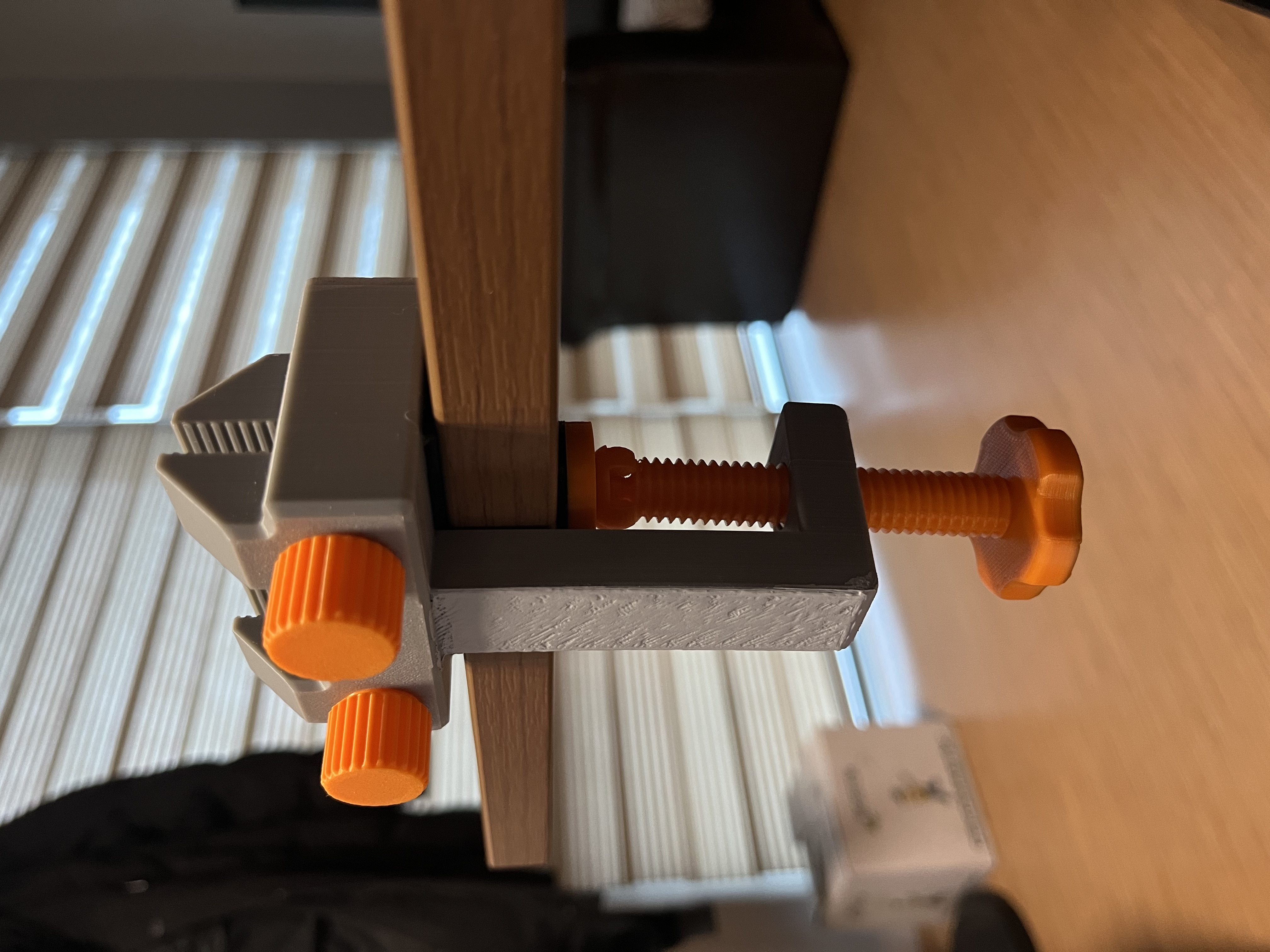 Mini desk clamp