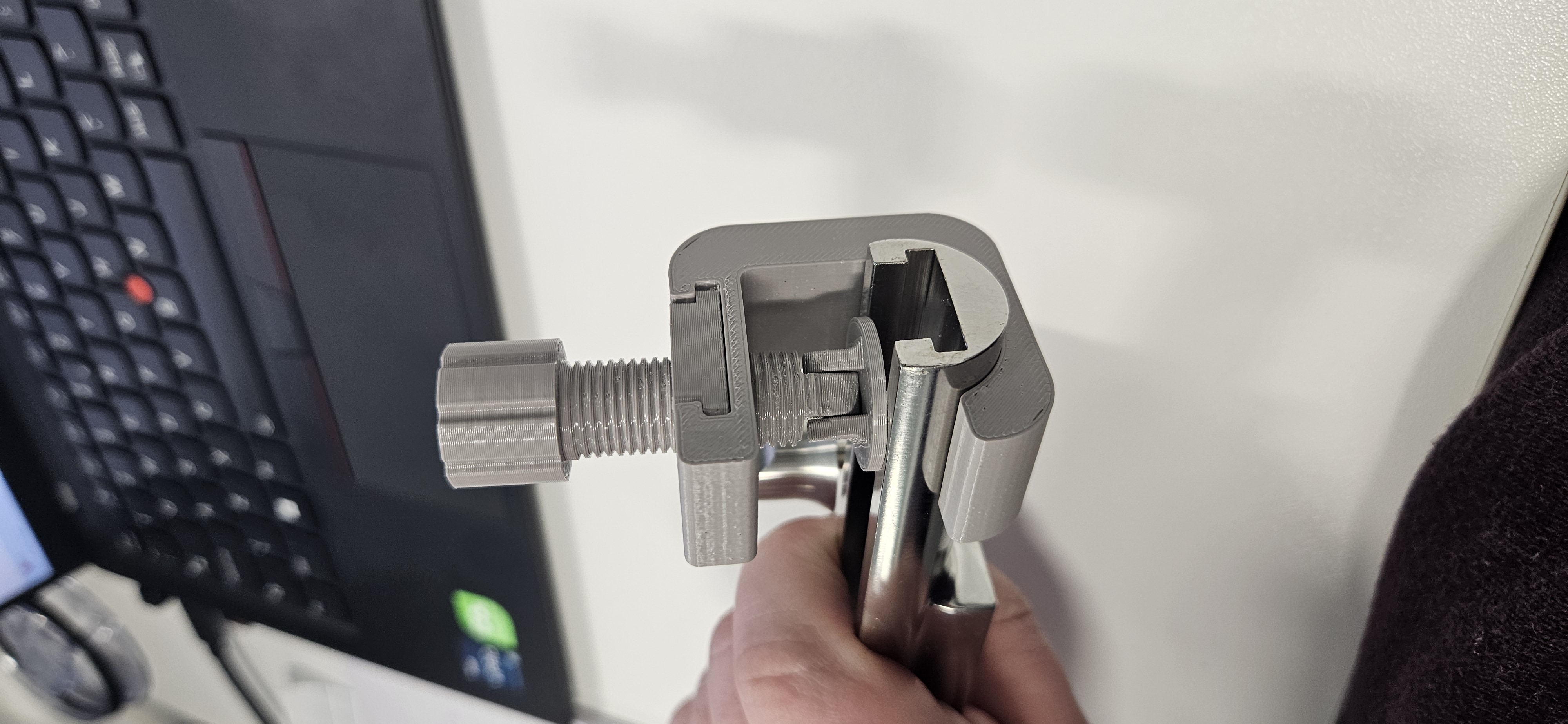 Adjustable Round Tube / Pipe Clamp