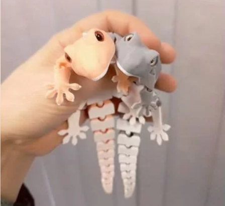 (Real ones from a real author) Flexi Gecko — Articulated Lizard Toy