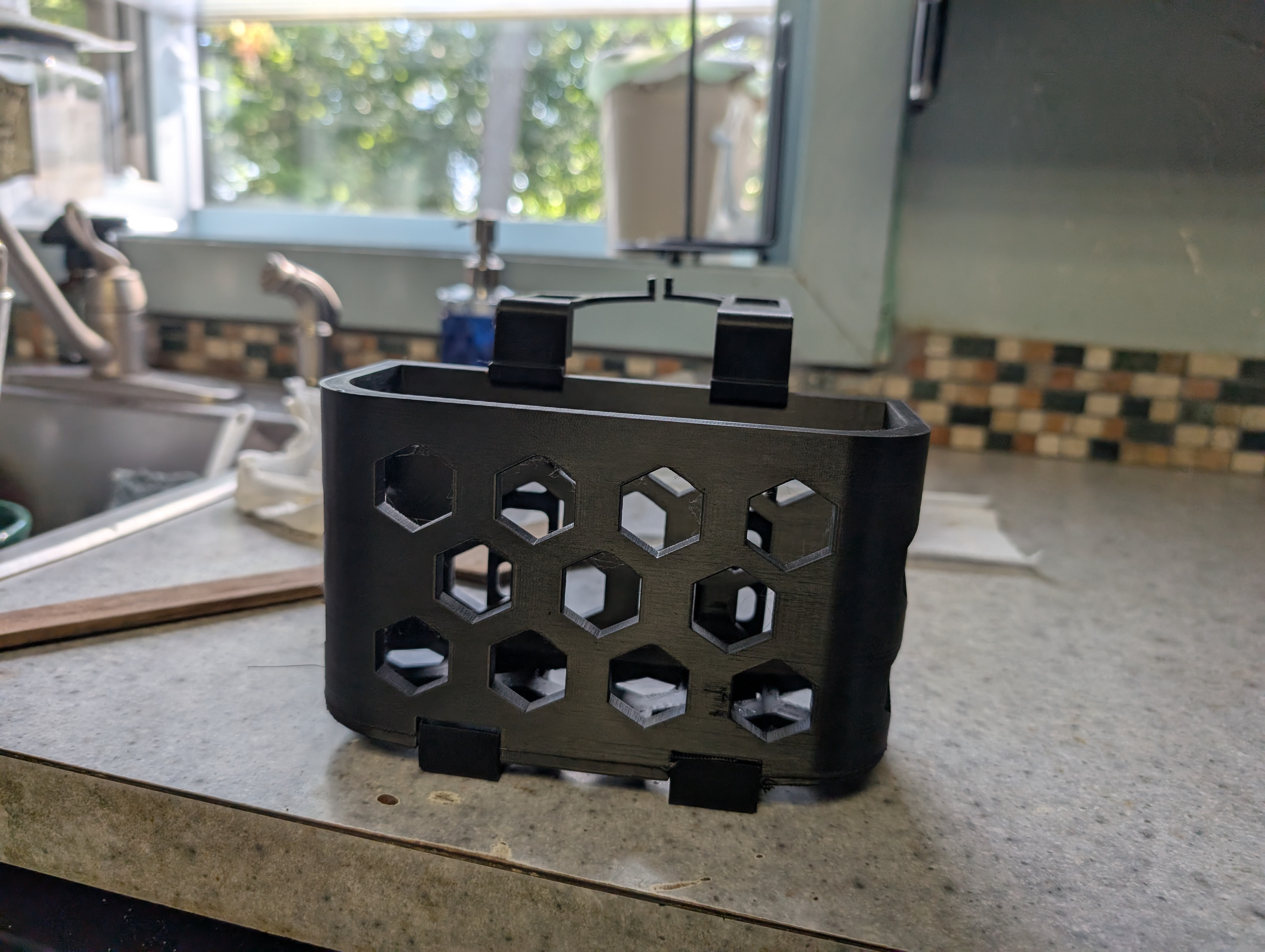 Sponge holder for kitchen sink - photo 2