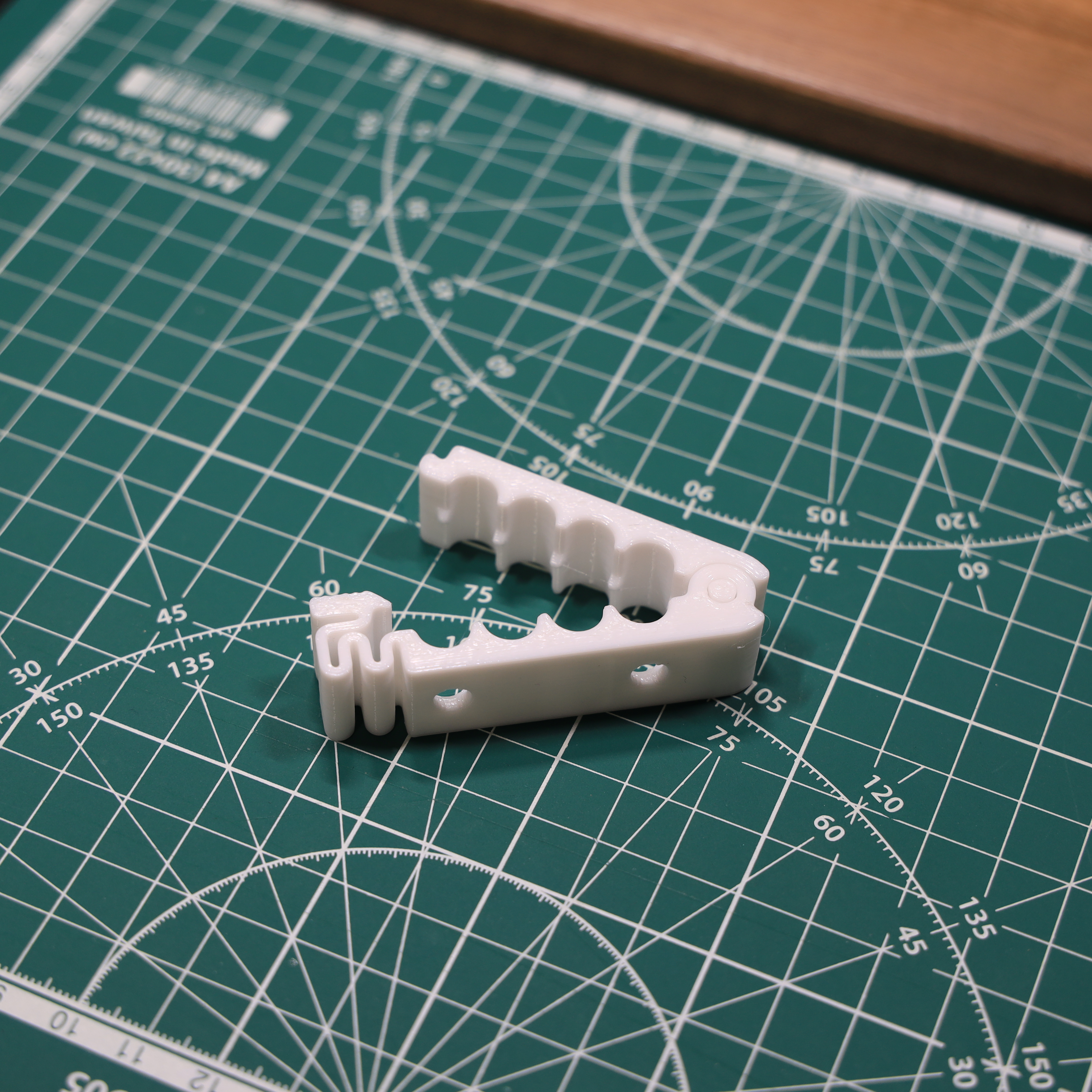 Strong Locking Cable Clip, Universal Desk Cable Holder - photo 3