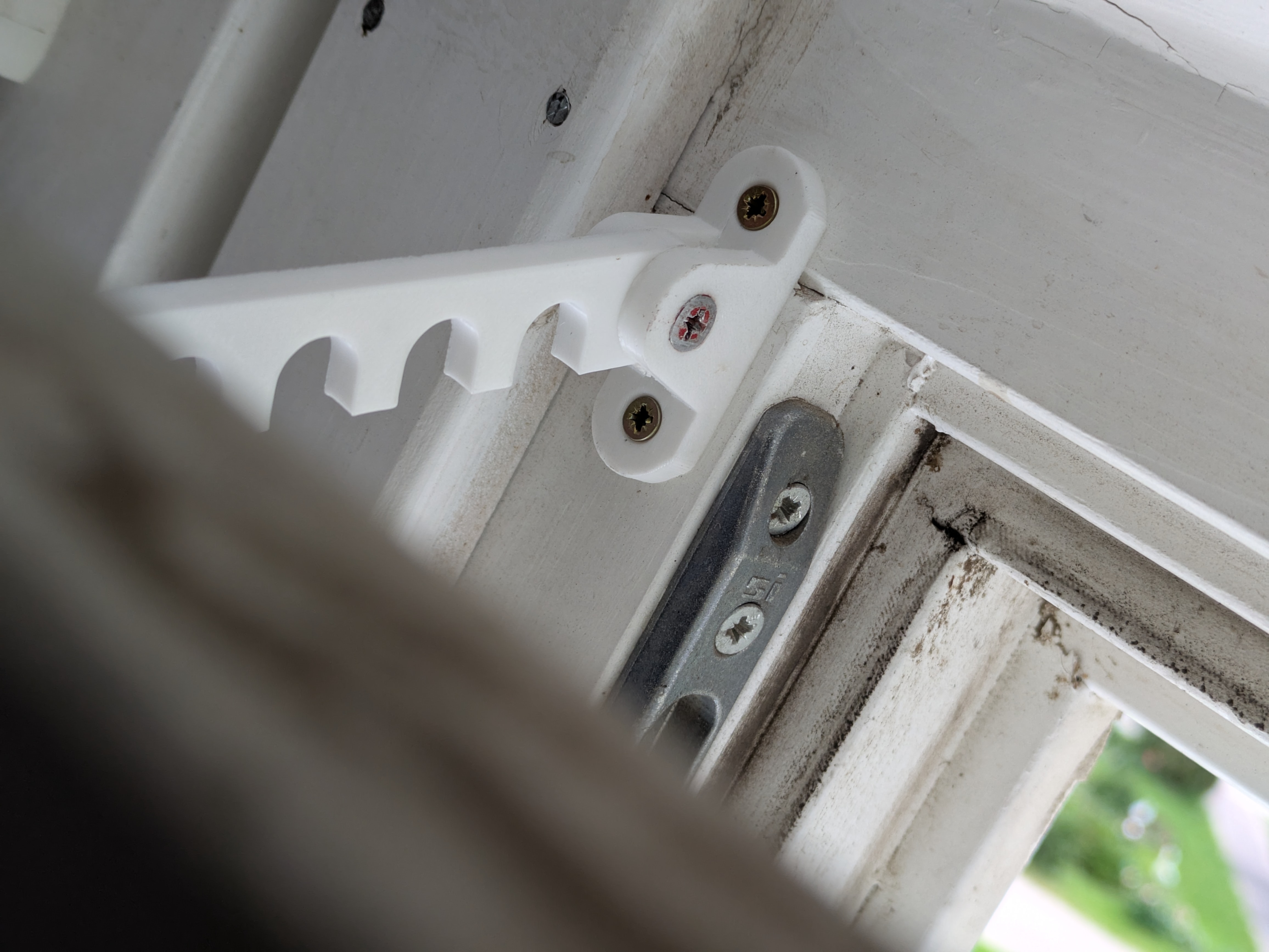 window clamp (фиксатор на окно) - photo 3